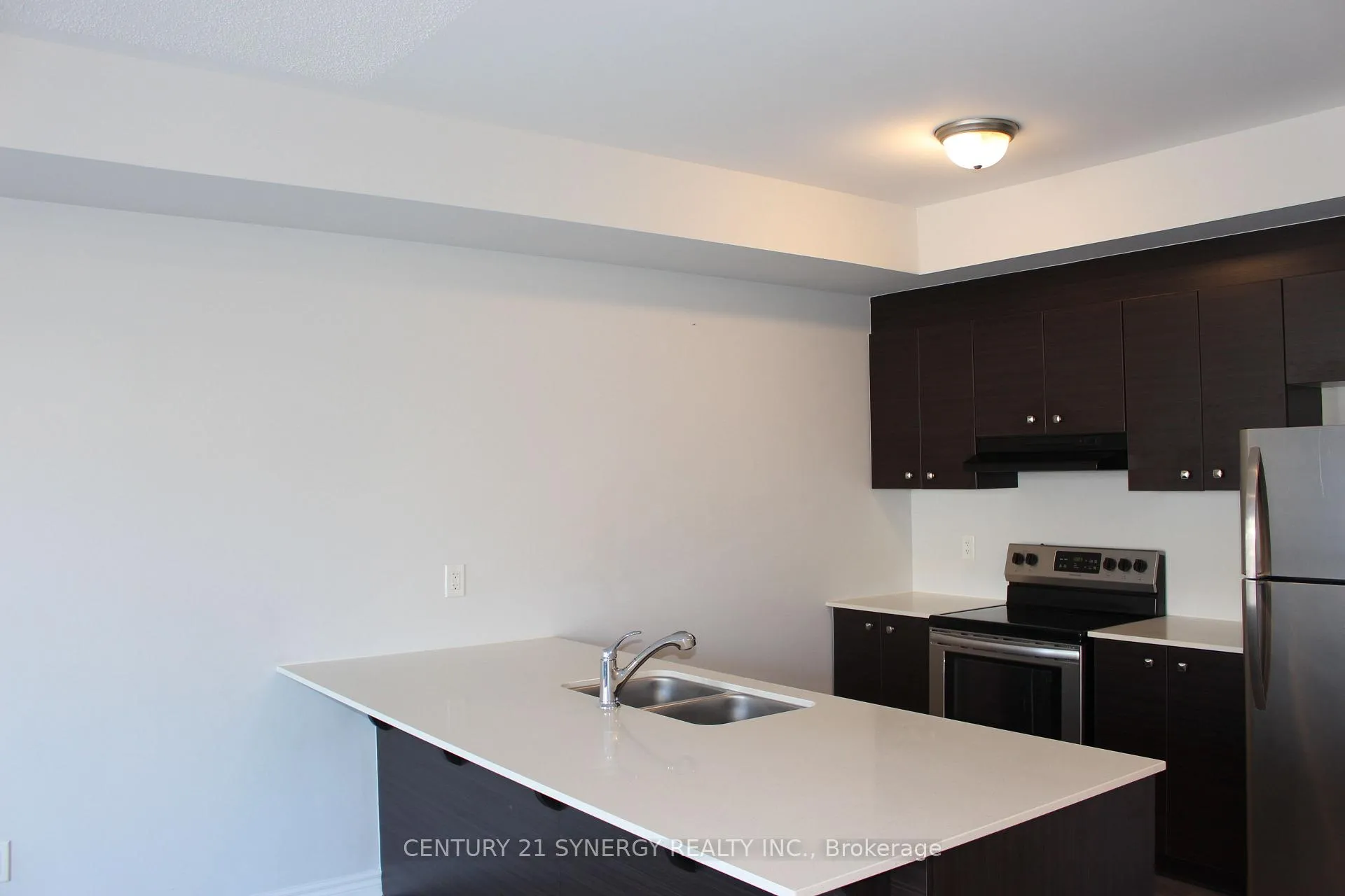 Photo 5 of 537 Ozawa Private, Ottawa, CFB Rockcliffe and Area — HOMEH
