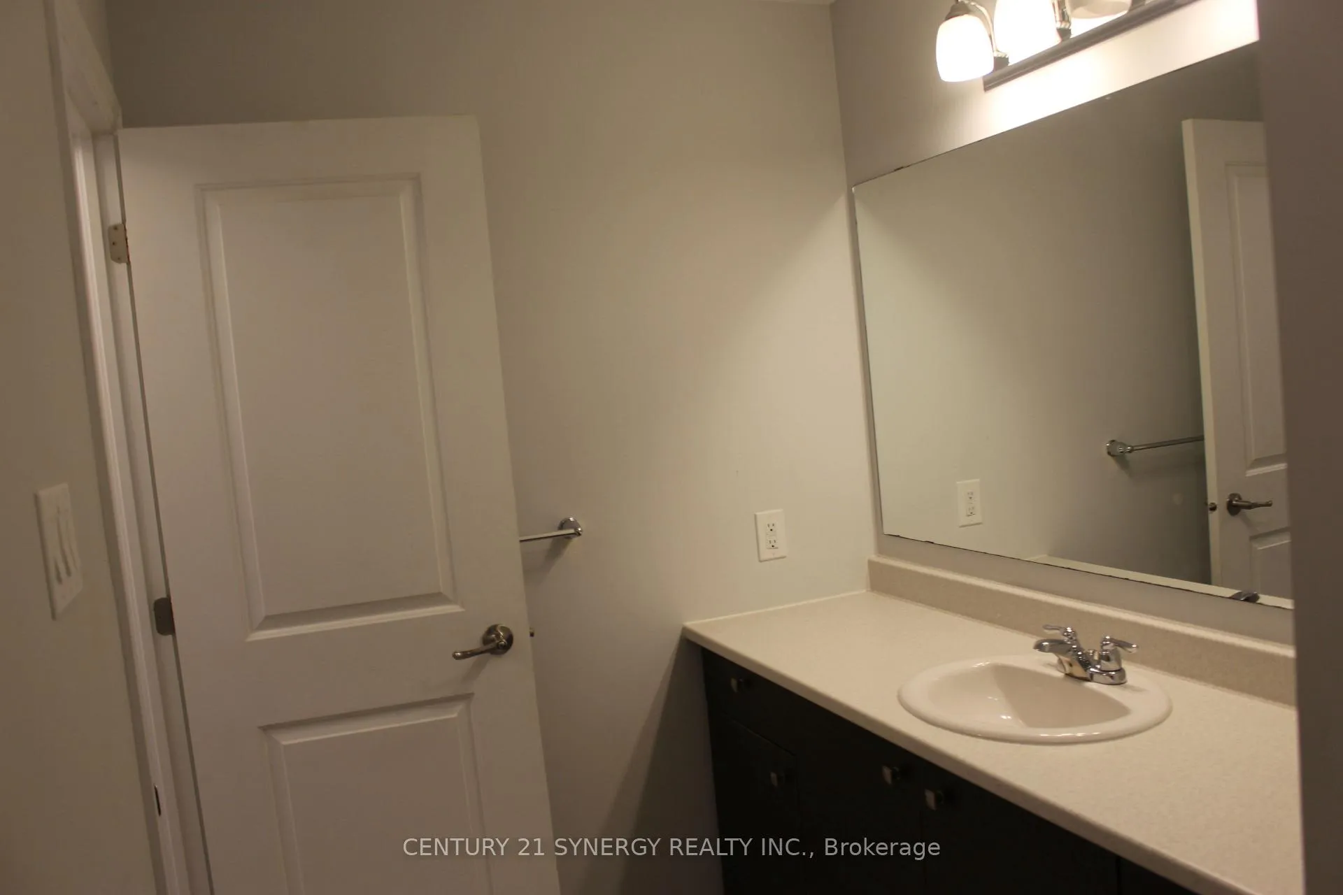 Photo 11 of 537 Ozawa Private, Ottawa, CFB Rockcliffe and Area — HOMEH