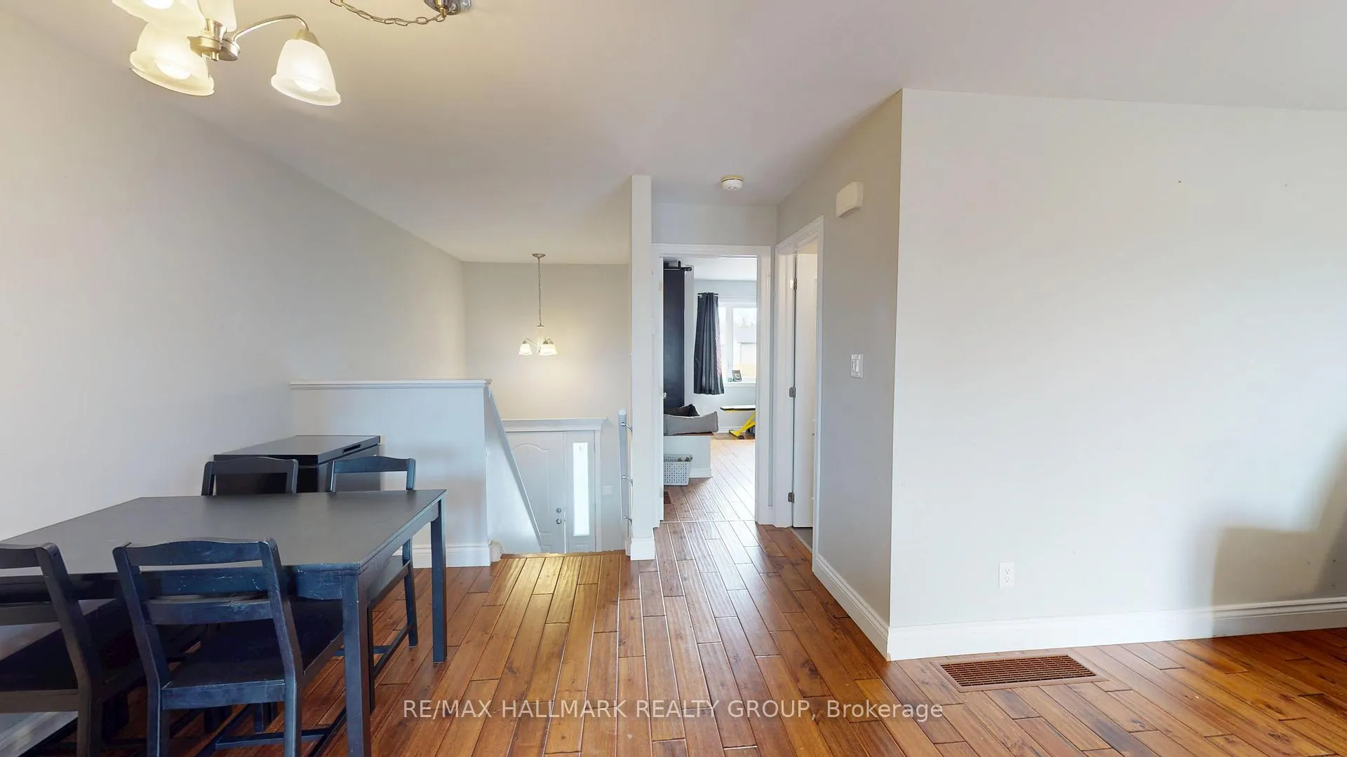 Photo 3 of 18 William Thomas Drive, Petawawa — HOMEH