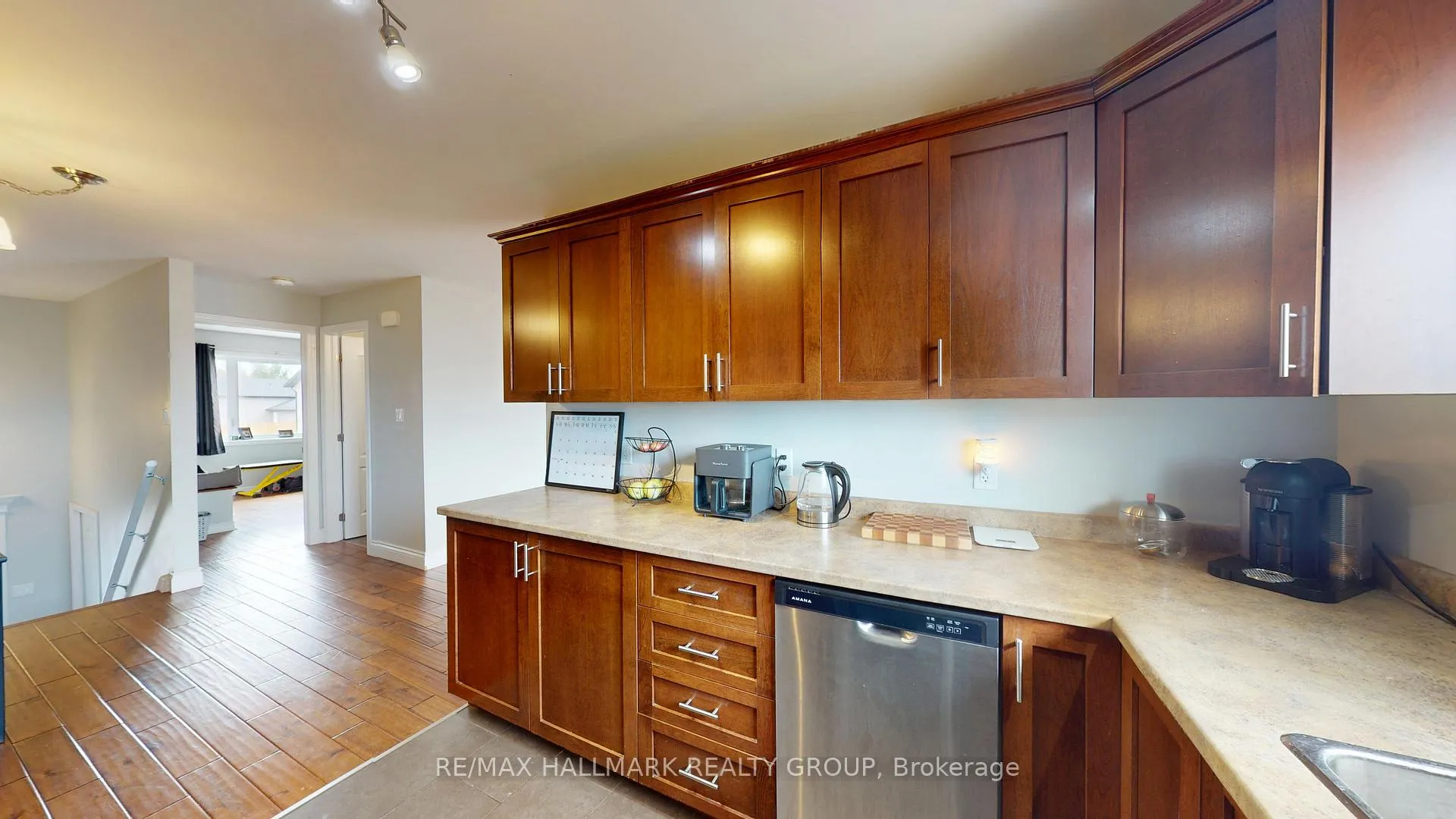 Photo 6 of 18 William Thomas Drive, Petawawa — HOMEH