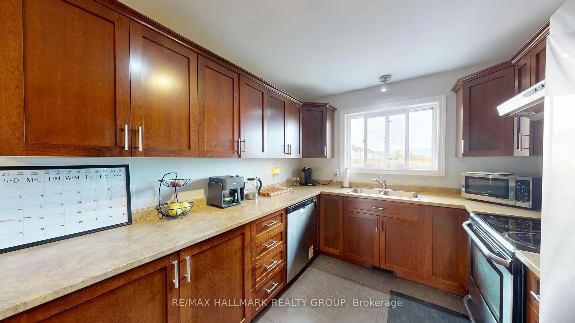 Photo 7 of 18 William Thomas Drive, Petawawa — HOMEH