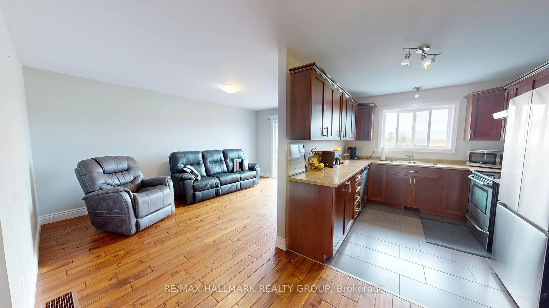 Photo 10 of 18 William Thomas Drive, Petawawa — HOMEH