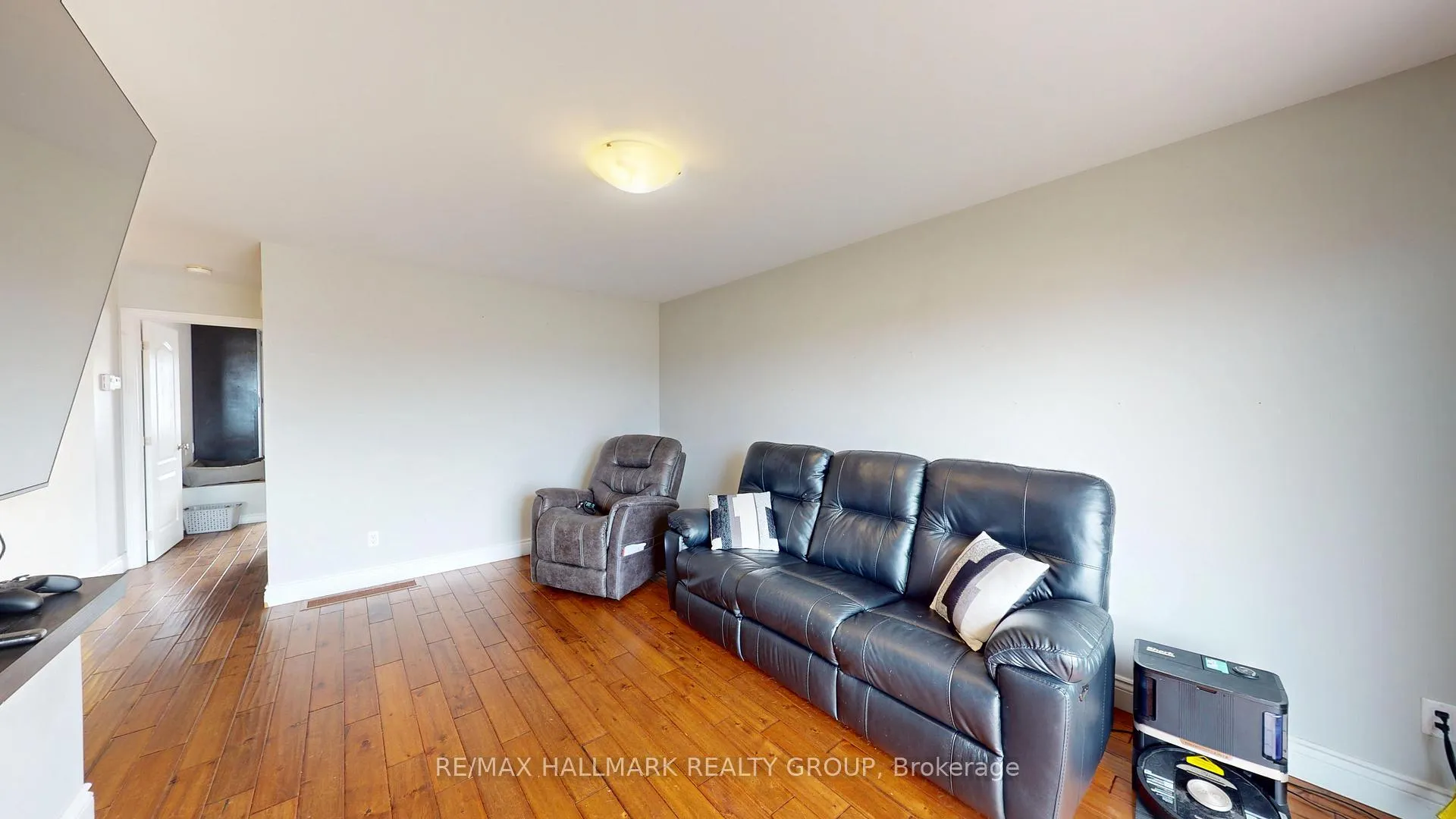 Photo 11 of 18 William Thomas Drive, Petawawa — HOMEH