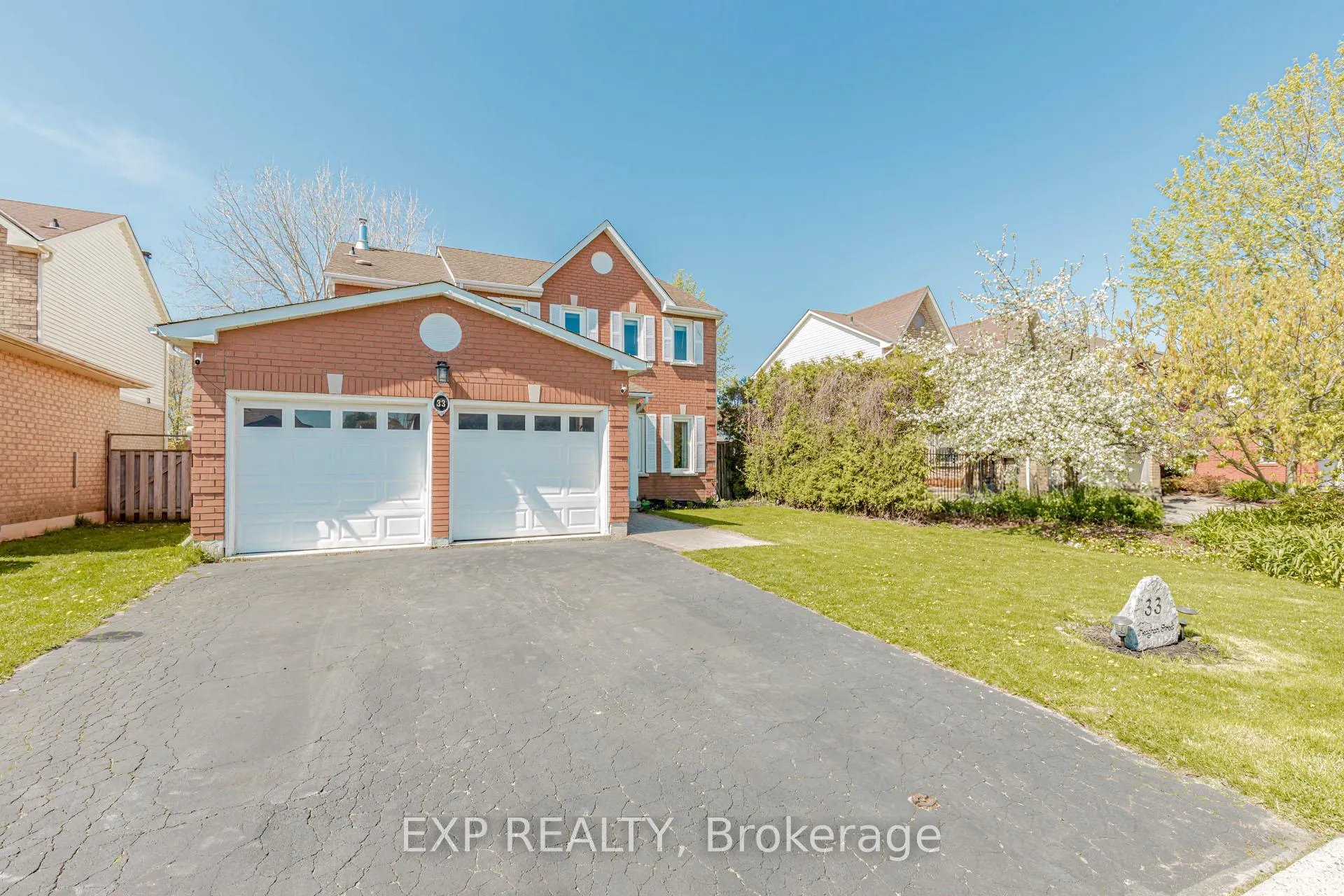 Photo 2 of 33 Meaghan Street, Hamilton, Waterdown — HOMEH