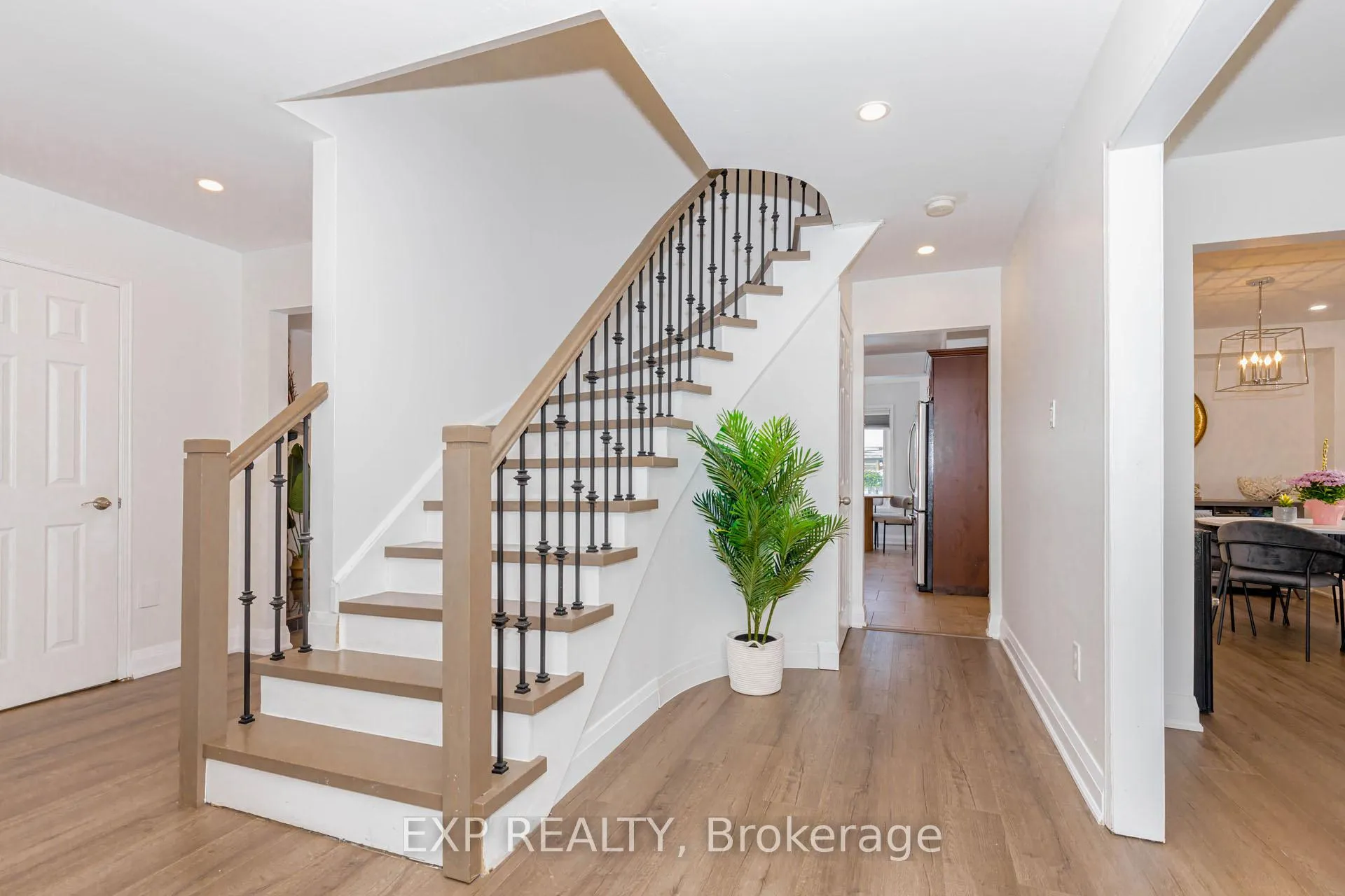 Photo 5 of 33 Meaghan Street, Hamilton, Waterdown — HOMEH