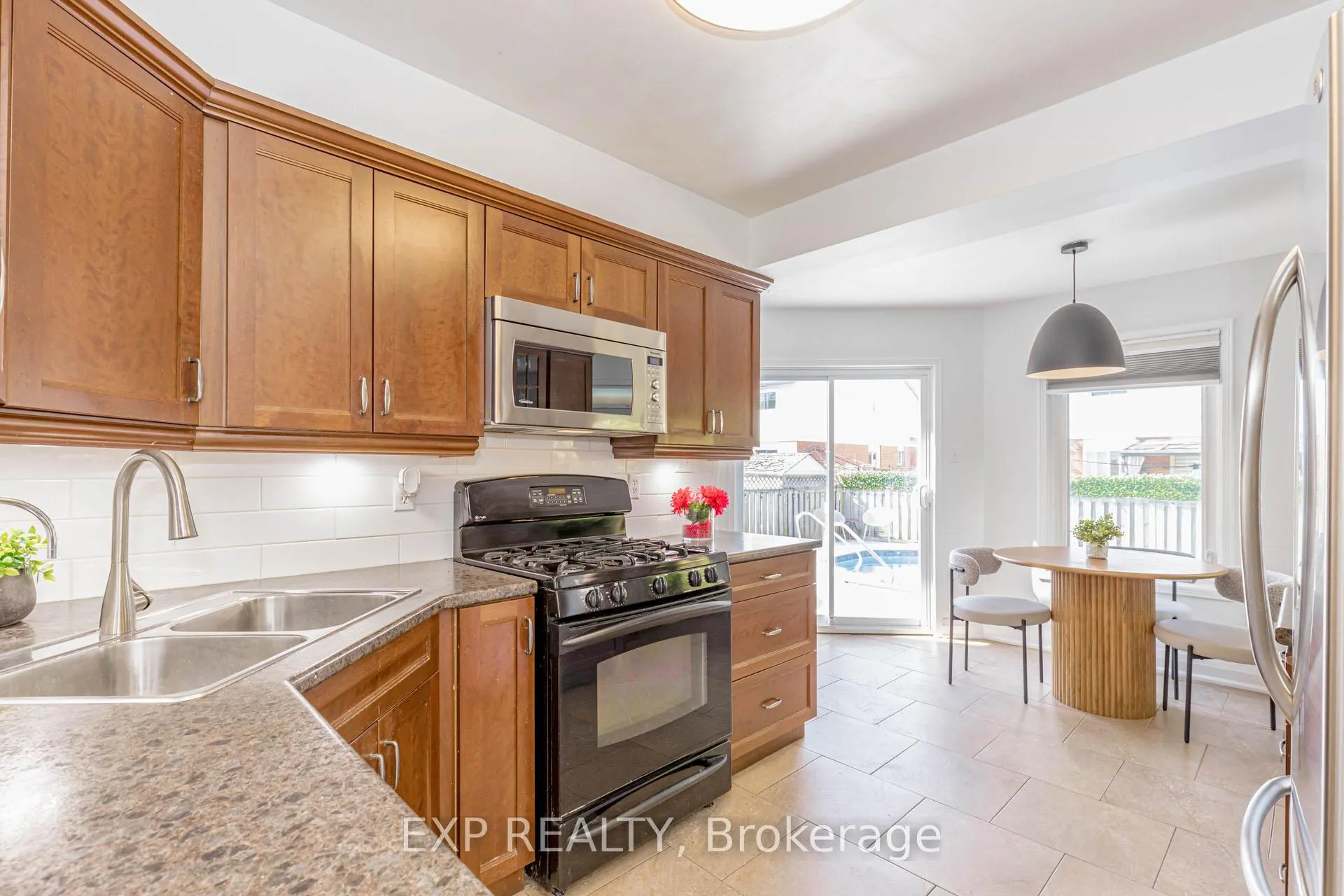 Photo 15 of 33 Meaghan Street, Hamilton, Waterdown — HOMEH