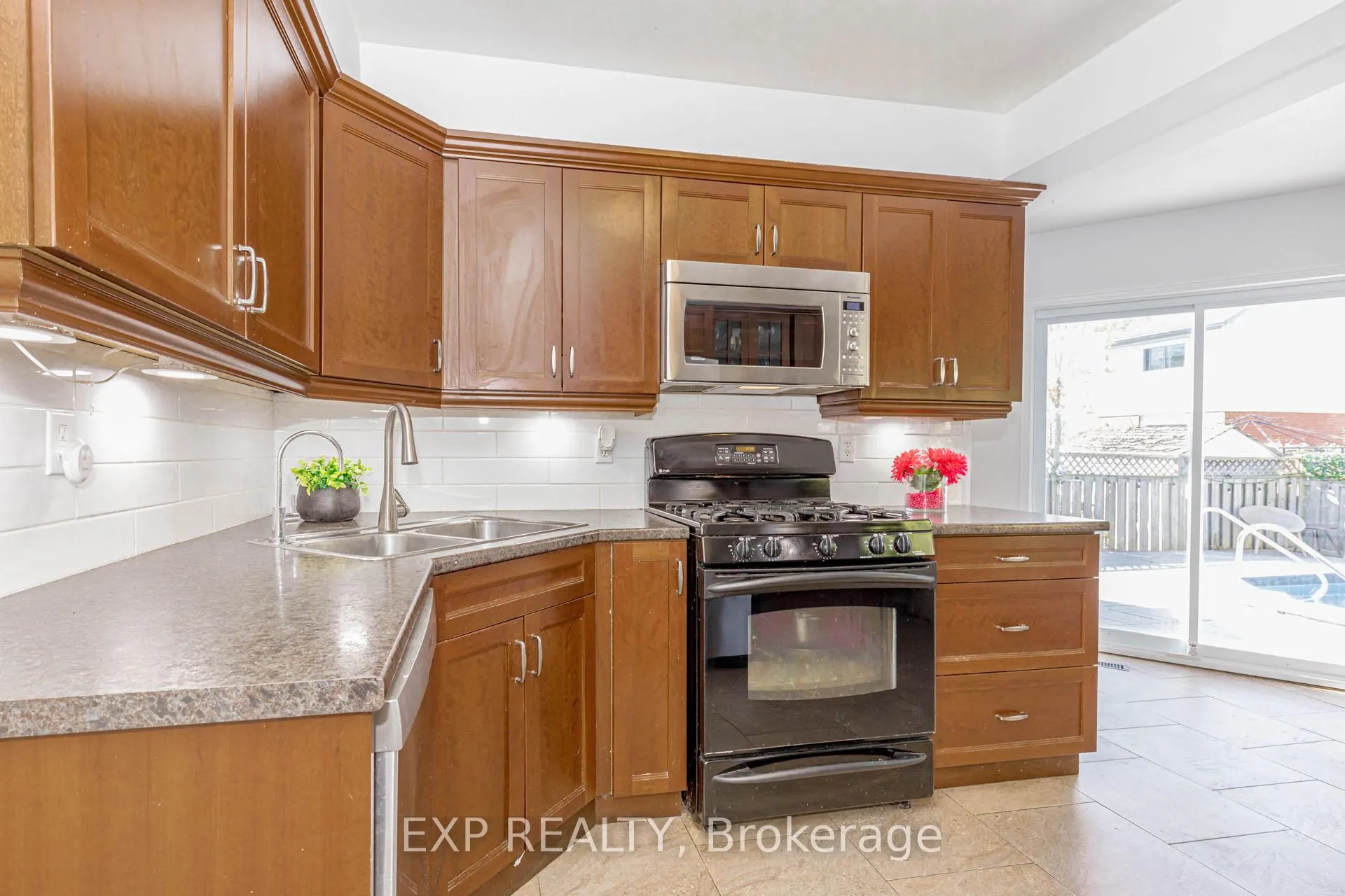 Photo 16 of 33 Meaghan Street, Hamilton, Waterdown — HOMEH