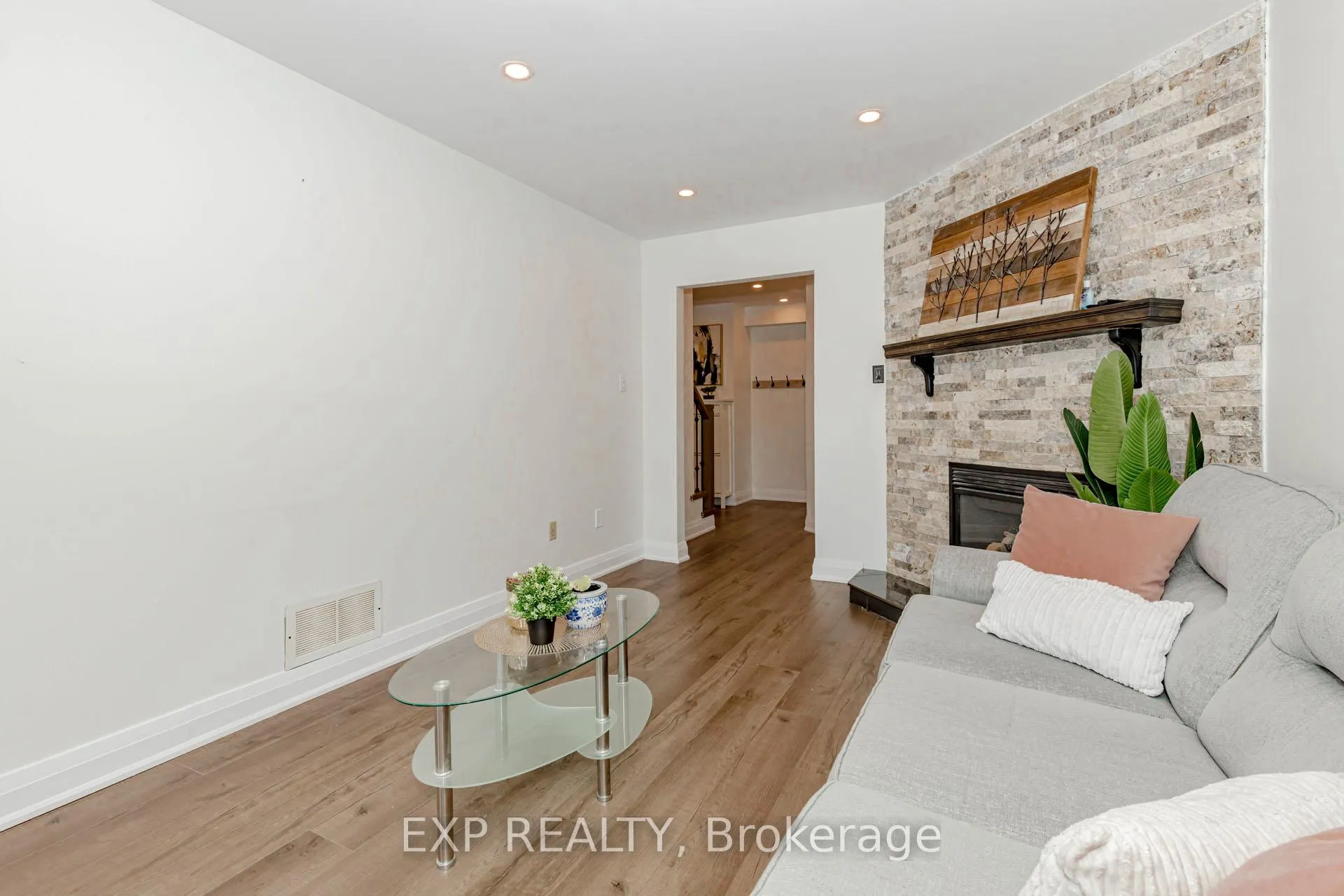 Photo 22 of 33 Meaghan Street, Hamilton, Waterdown — HOMEH
