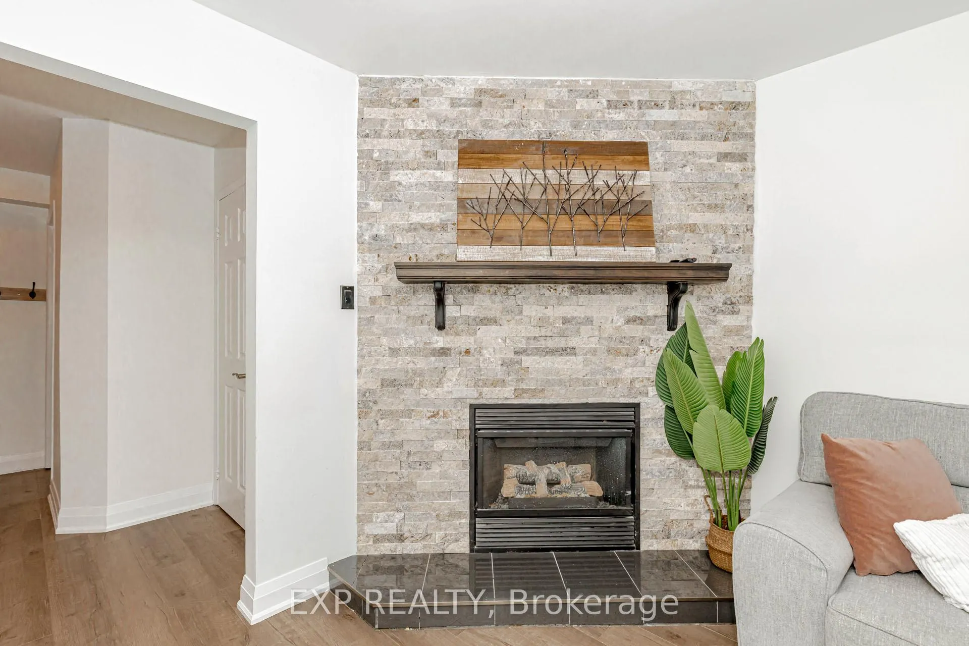 Photo 23 of 33 Meaghan Street, Hamilton, Waterdown — HOMEH