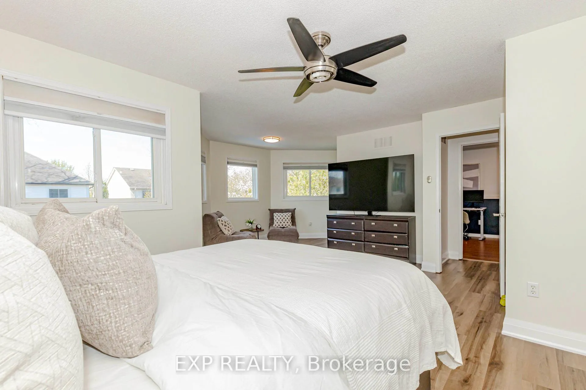 Photo 29 of 33 Meaghan Street, Hamilton, Waterdown — HOMEH