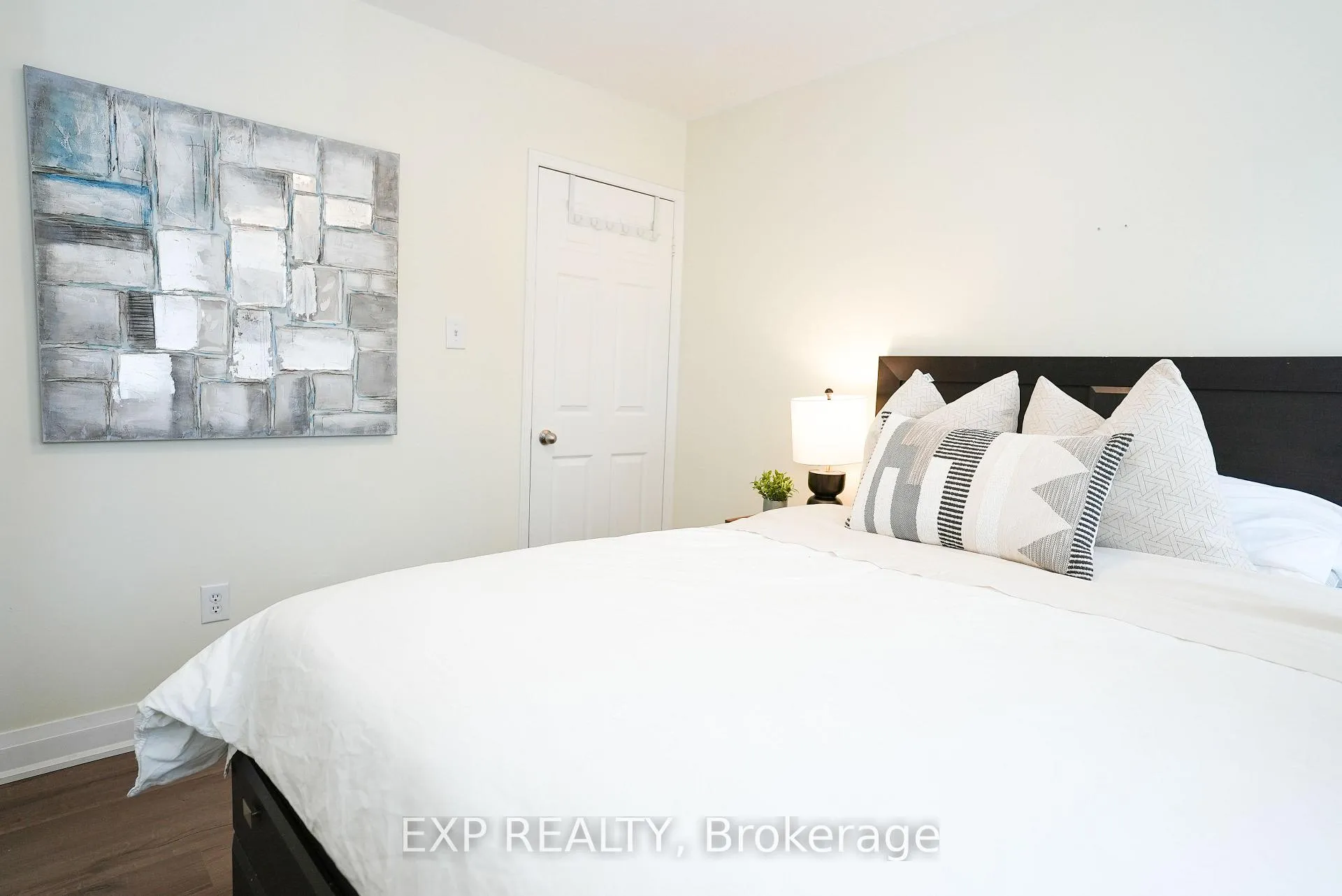 Photo 42 of 33 Meaghan Street, Hamilton, Waterdown — HOMEH