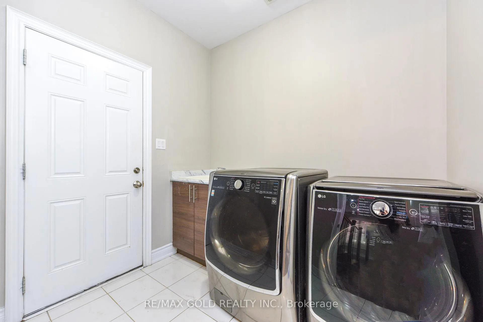 Photo 12 of 1270 Mcphedran Point, Milton, Ford — HOMEH