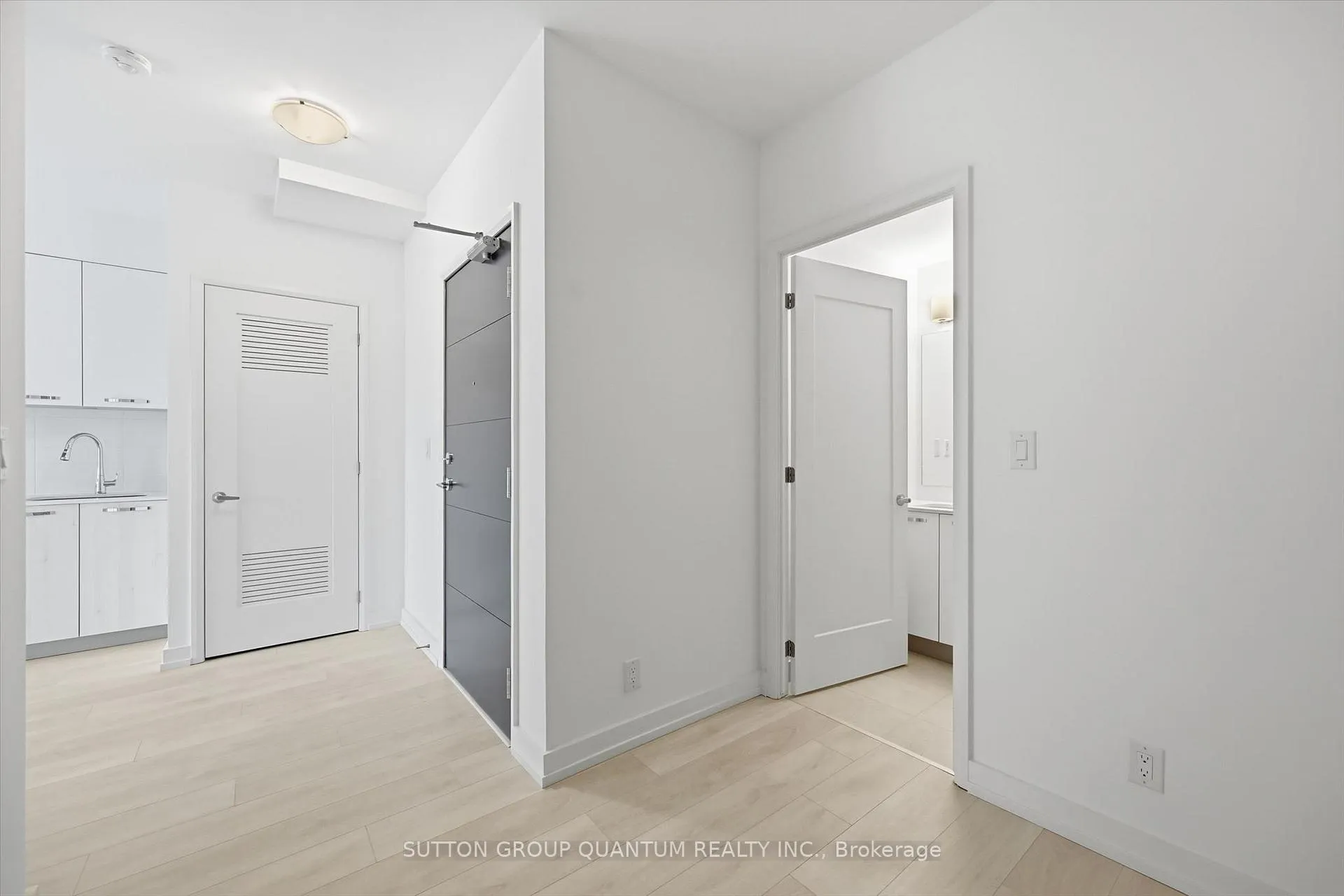 Photo 6 of Unit 1221, 75 James Street S, Hamilton, Corktown — HOMEH