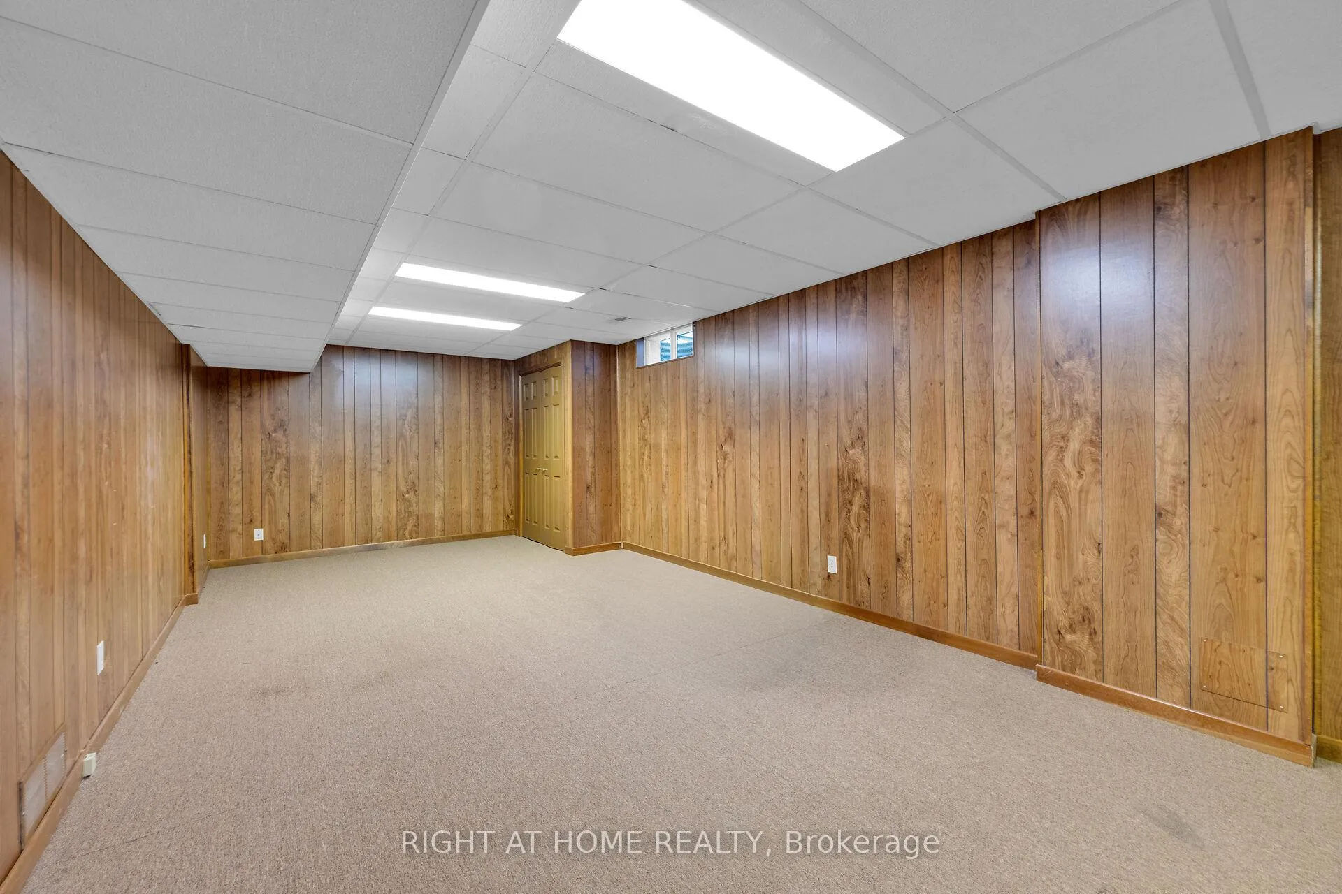 Photo 35 of 33 Walnut Drive, Guelph, General Hospital — HOMEH