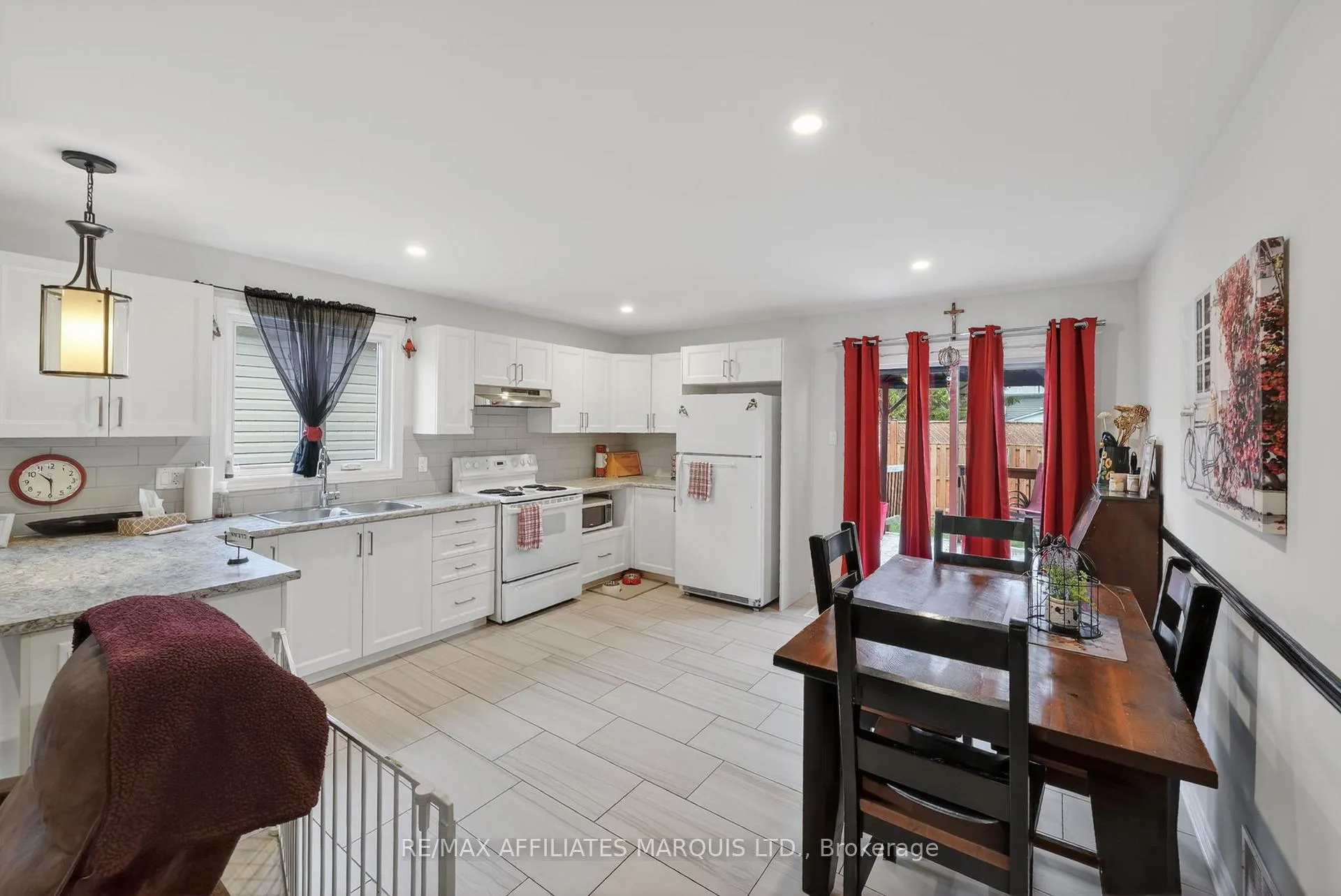 Photo 11 of 328 Belfort Crescent, Cornwall — HOMEH