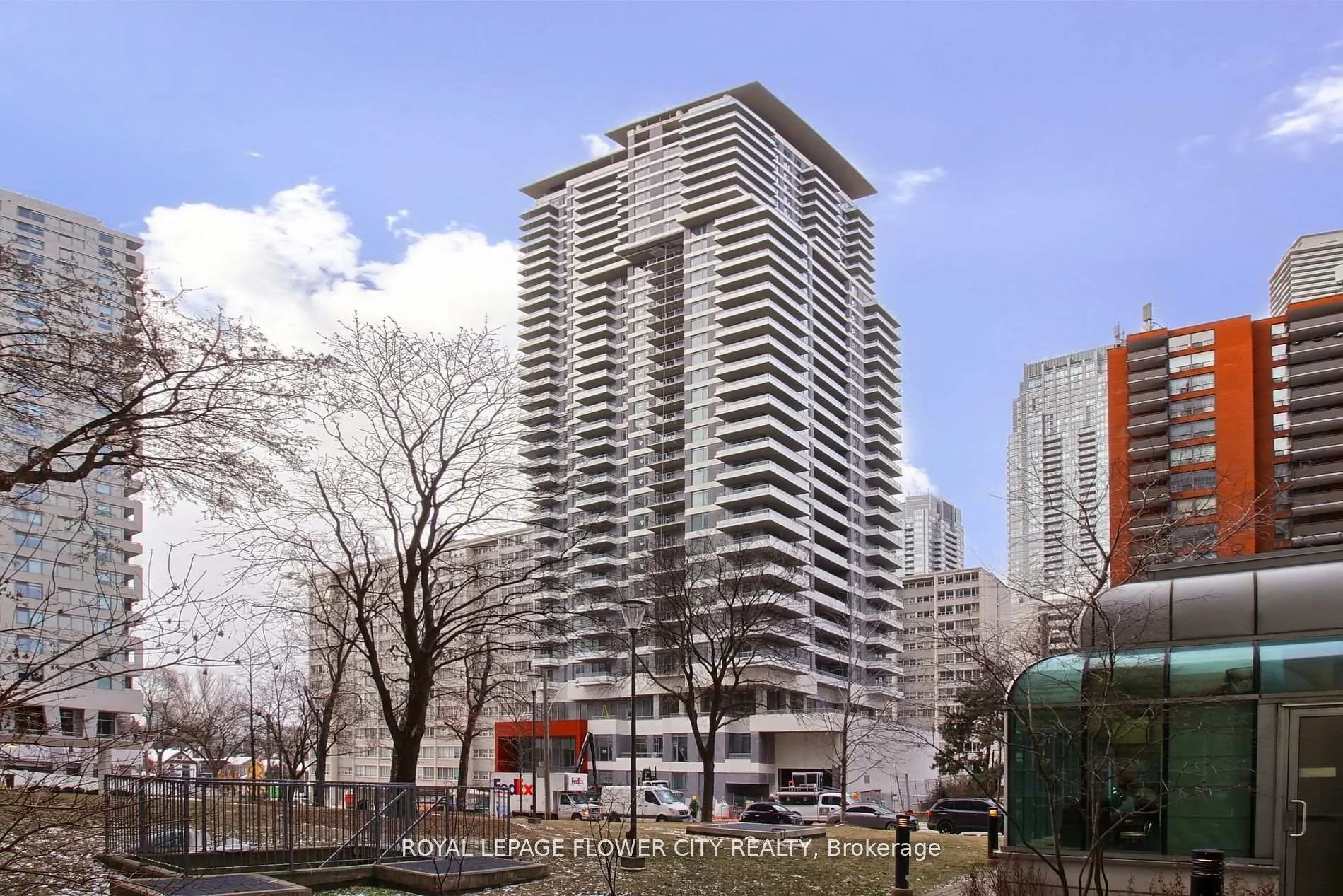 Photo 2 of Unit 716, 50 Dunfield Avenue, Toronto, Mount Pleasant East — HOMEH