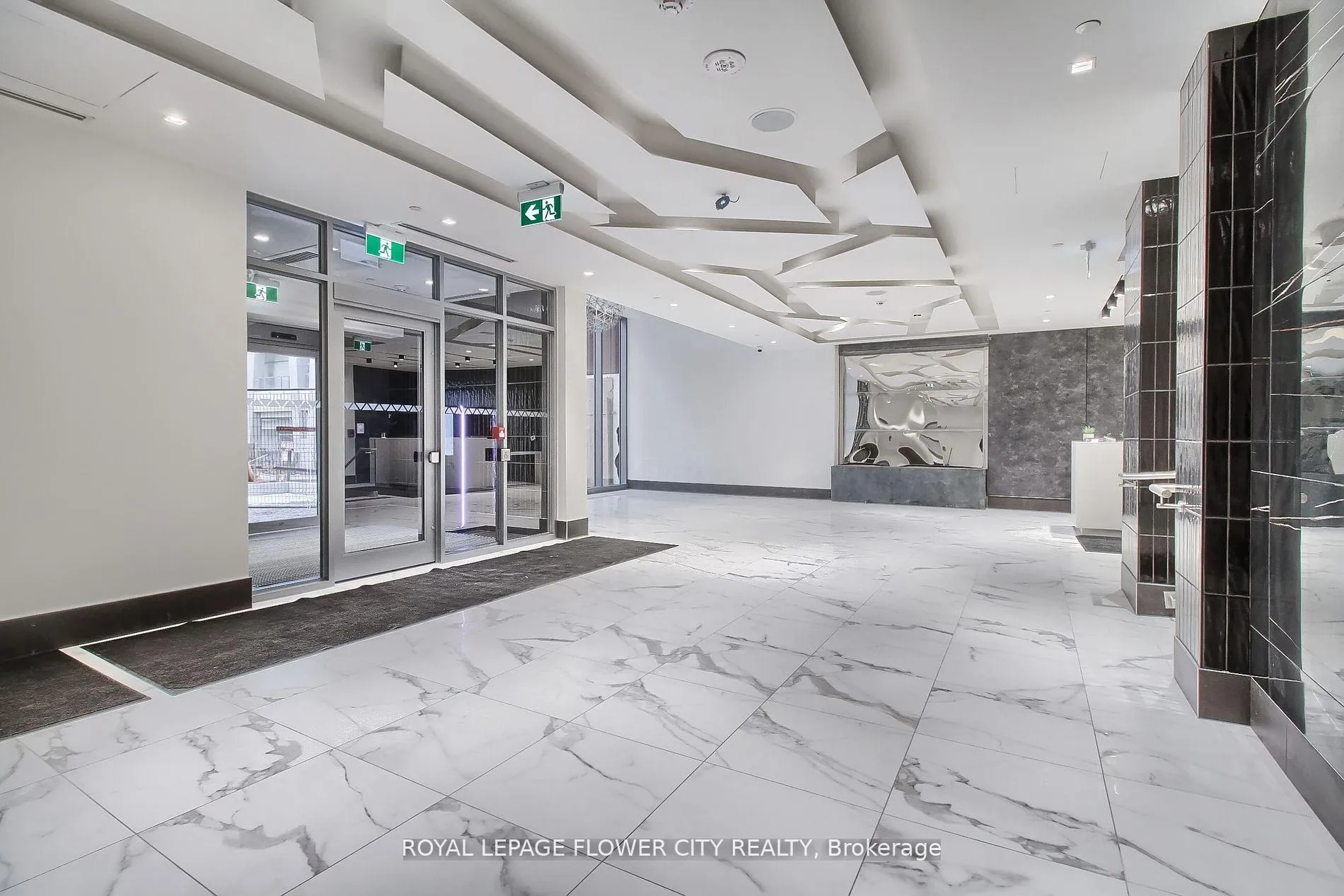 Photo 4 of Unit 716, 50 Dunfield Avenue, Toronto, Mount Pleasant East — HOMEH