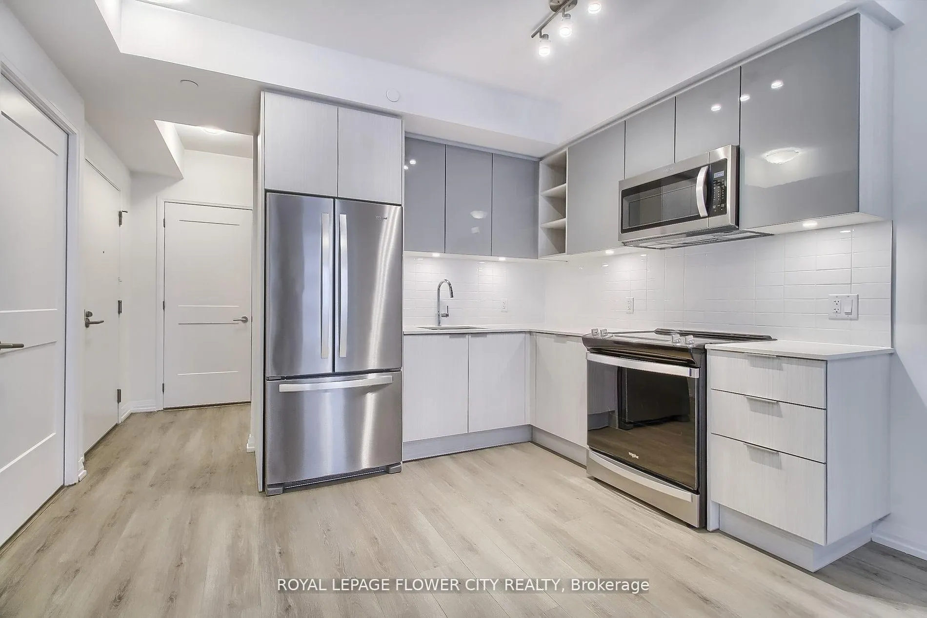 Photo 7 of Unit 716, 50 Dunfield Avenue, Toronto, Mount Pleasant East — HOMEH