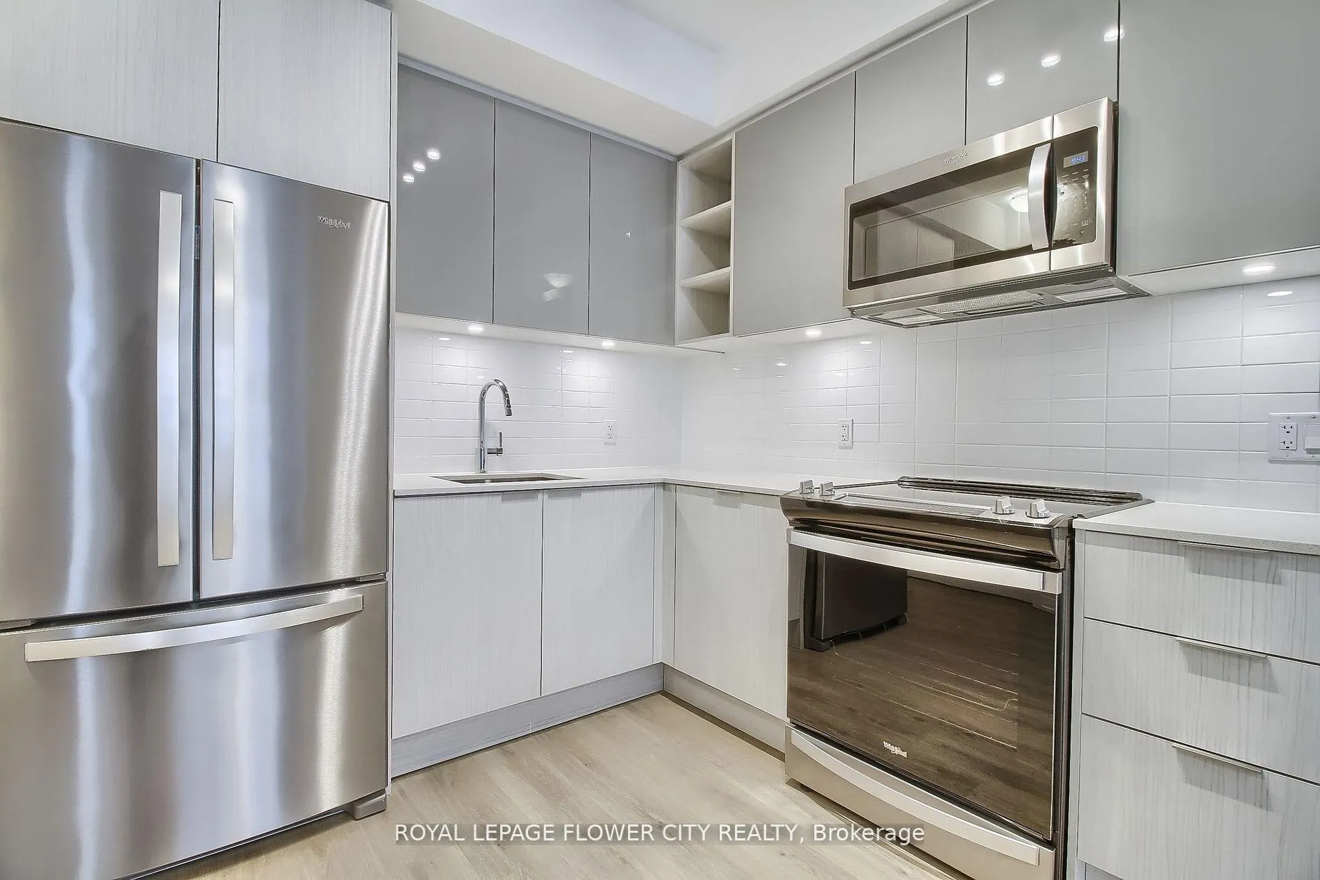 Photo 8 of Unit 716, 50 Dunfield Avenue, Toronto, Mount Pleasant East — HOMEH