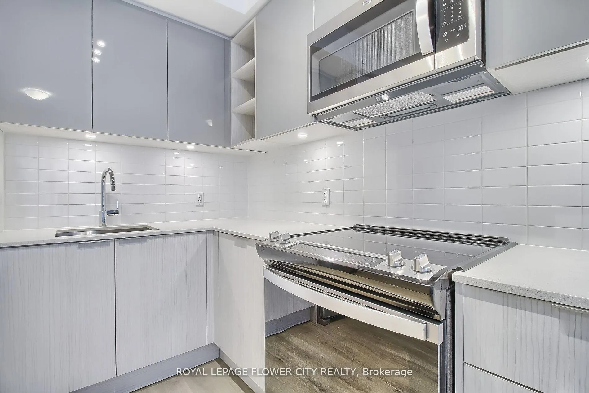 Photo 11 of Unit 716, 50 Dunfield Avenue, Toronto, Mount Pleasant East — HOMEH
