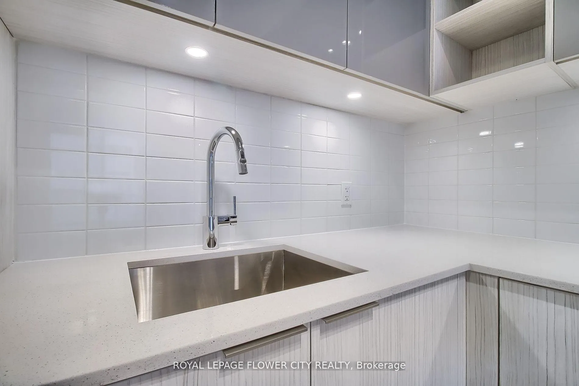 Photo 12 of Unit 716, 50 Dunfield Avenue, Toronto, Mount Pleasant East — HOMEH
