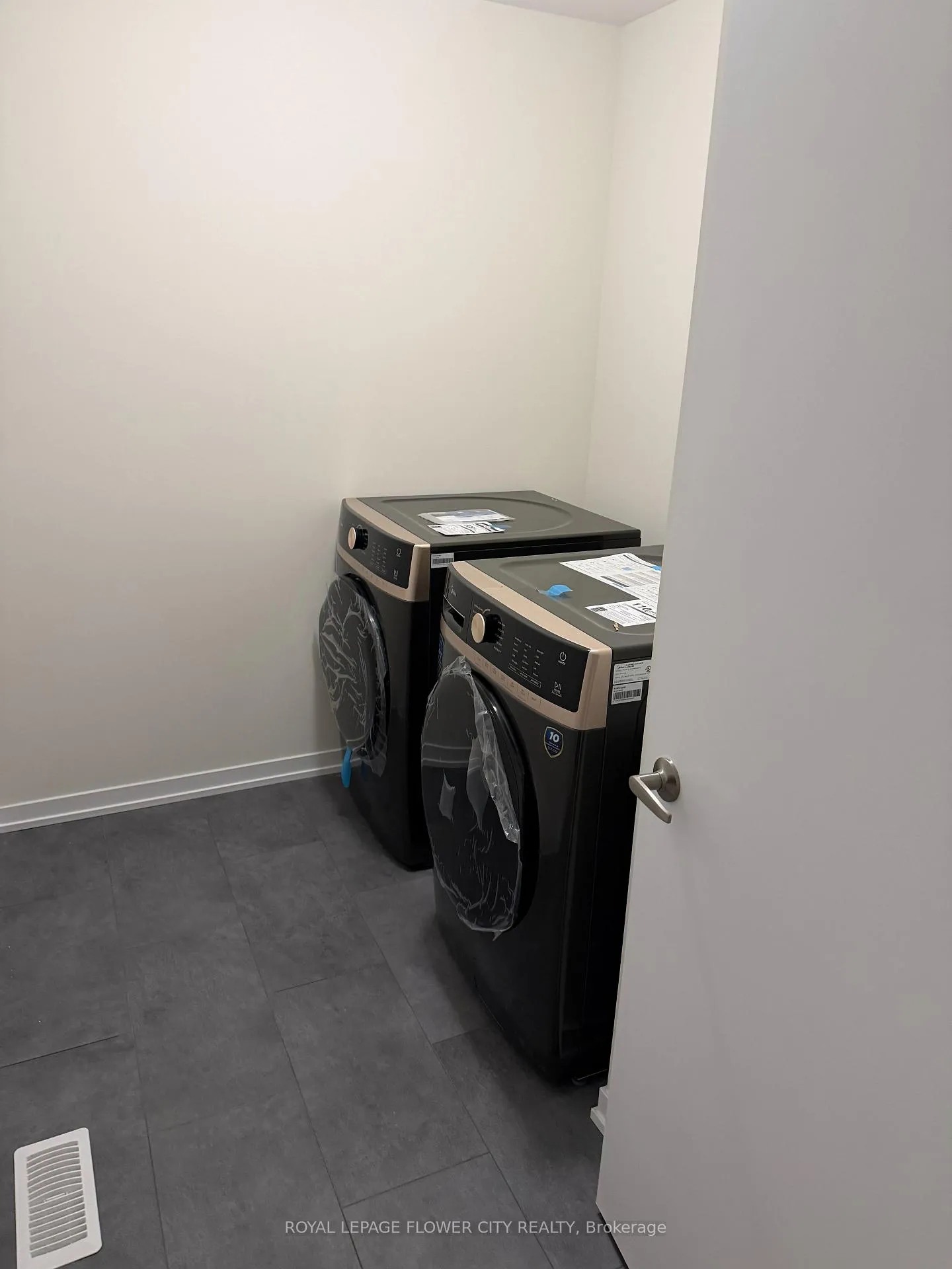 Photo 13 of 2100 Cayenne Street, Oshawa, Kedron — HOMEH