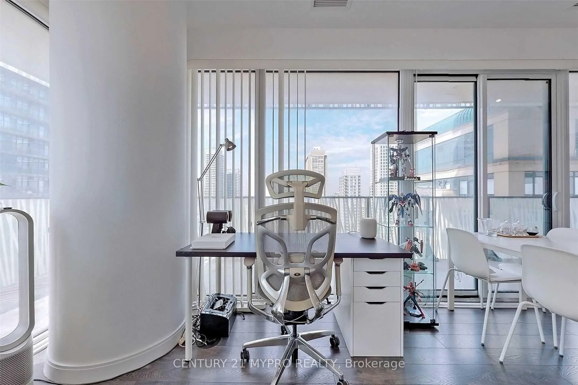 Photo 4 of Unit 3204, 42 Charles Street, Toronto, Church-Yonge Corridor — HOMEH
