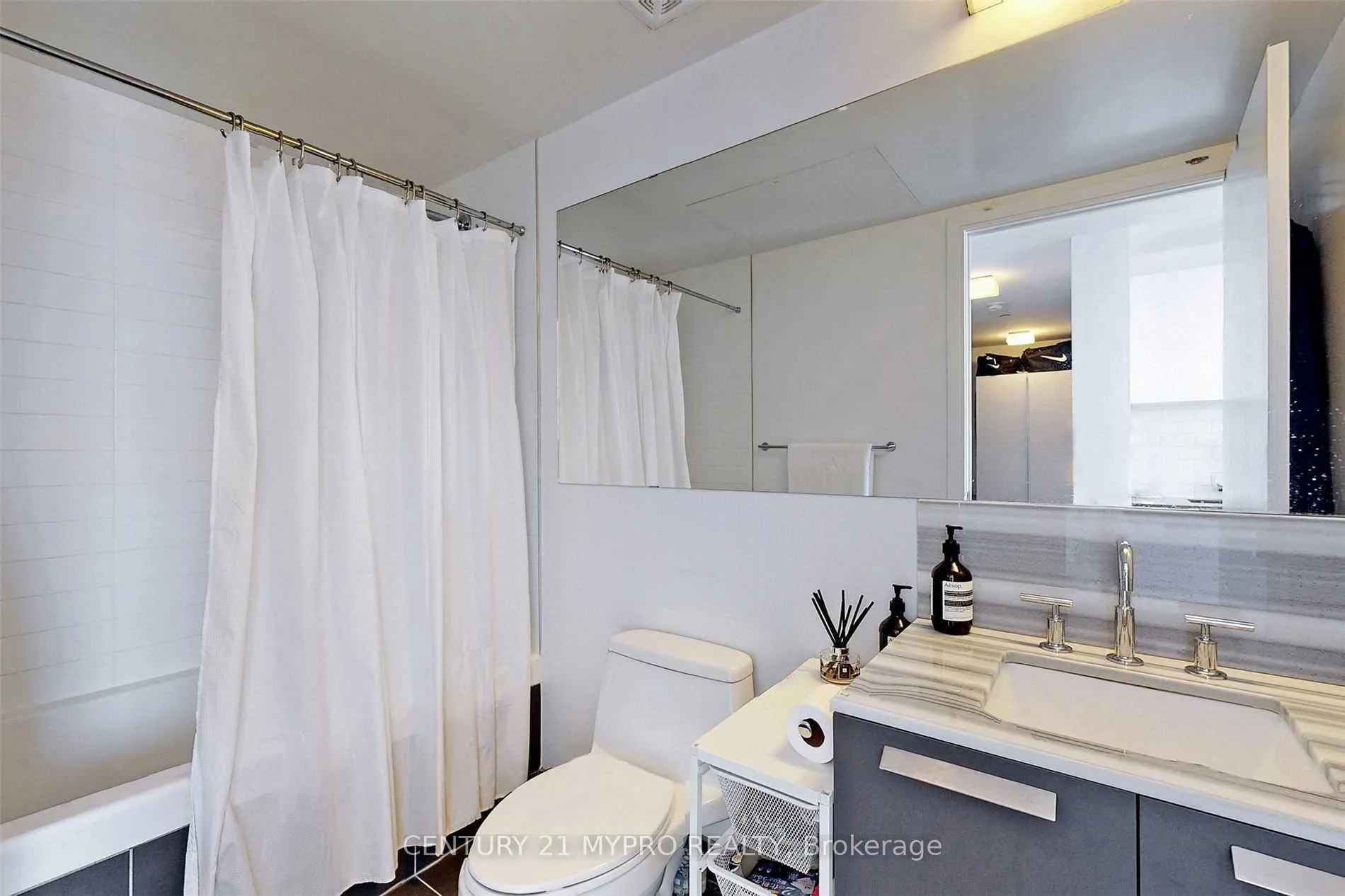 Photo 13 of Unit 3204, 42 Charles Street, Toronto, Church-Yonge Corridor — HOMEH