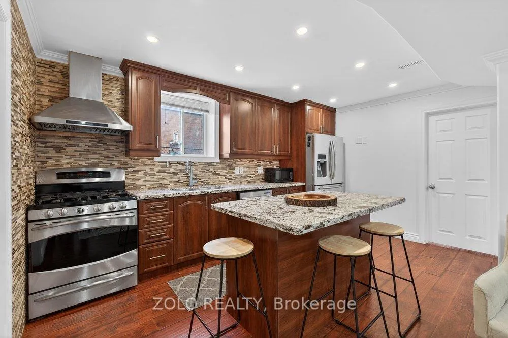 Photo 2 of Unit 1, 20 Bridesburg Drive, Etobicoke, Kingsview Village-The Westway — HOMEH
