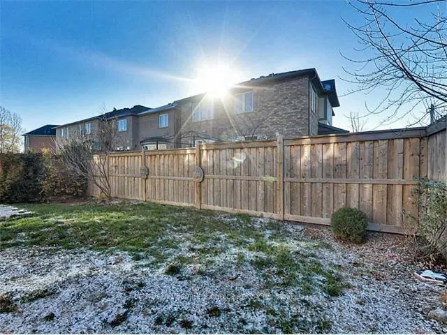 Photo 13 of 45 Montreal Circle, Hamilton, Winona Park — HOMEH