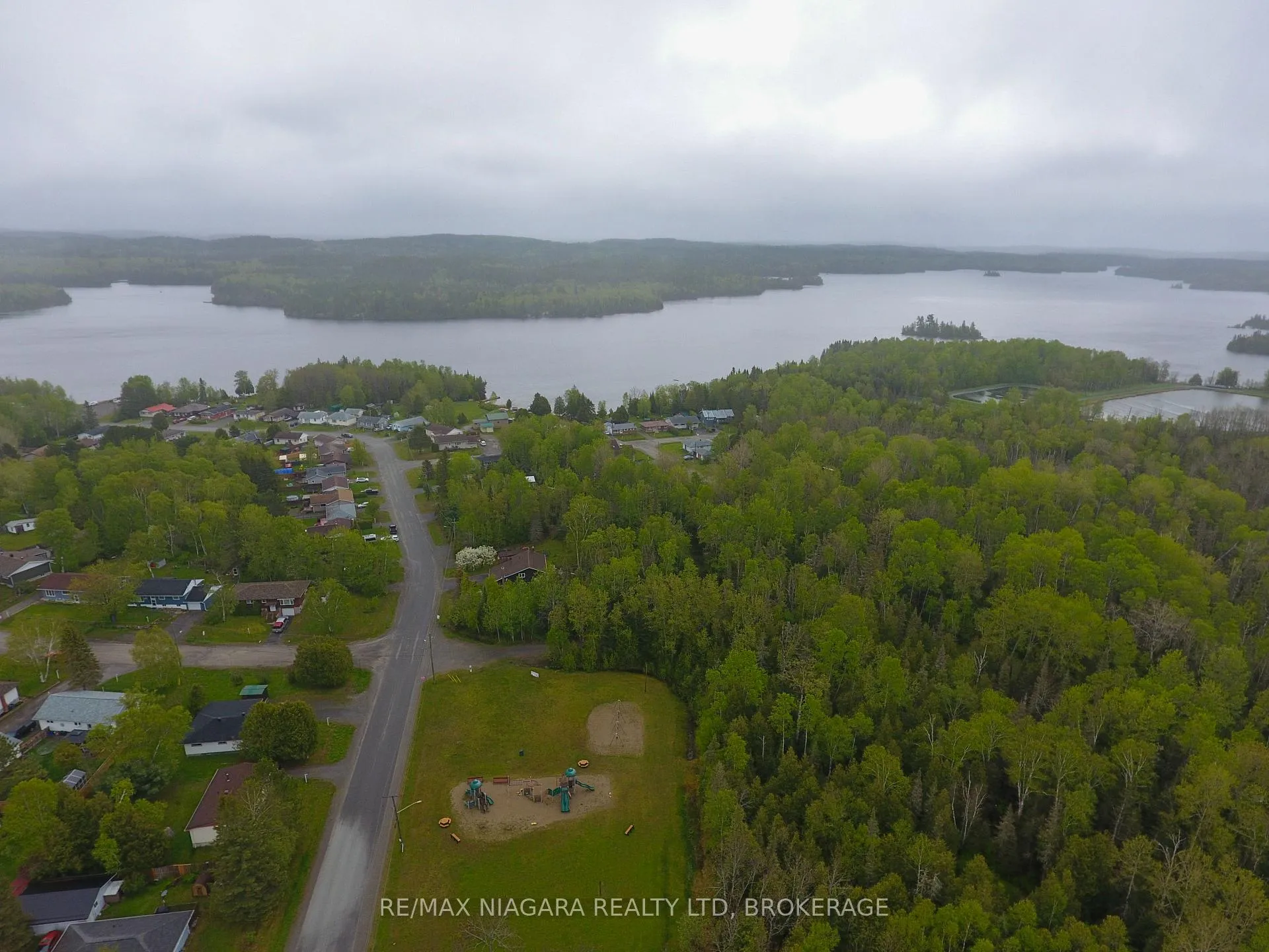 Photo 3 of 31 Spruce Drive, Temagami — HOMEH