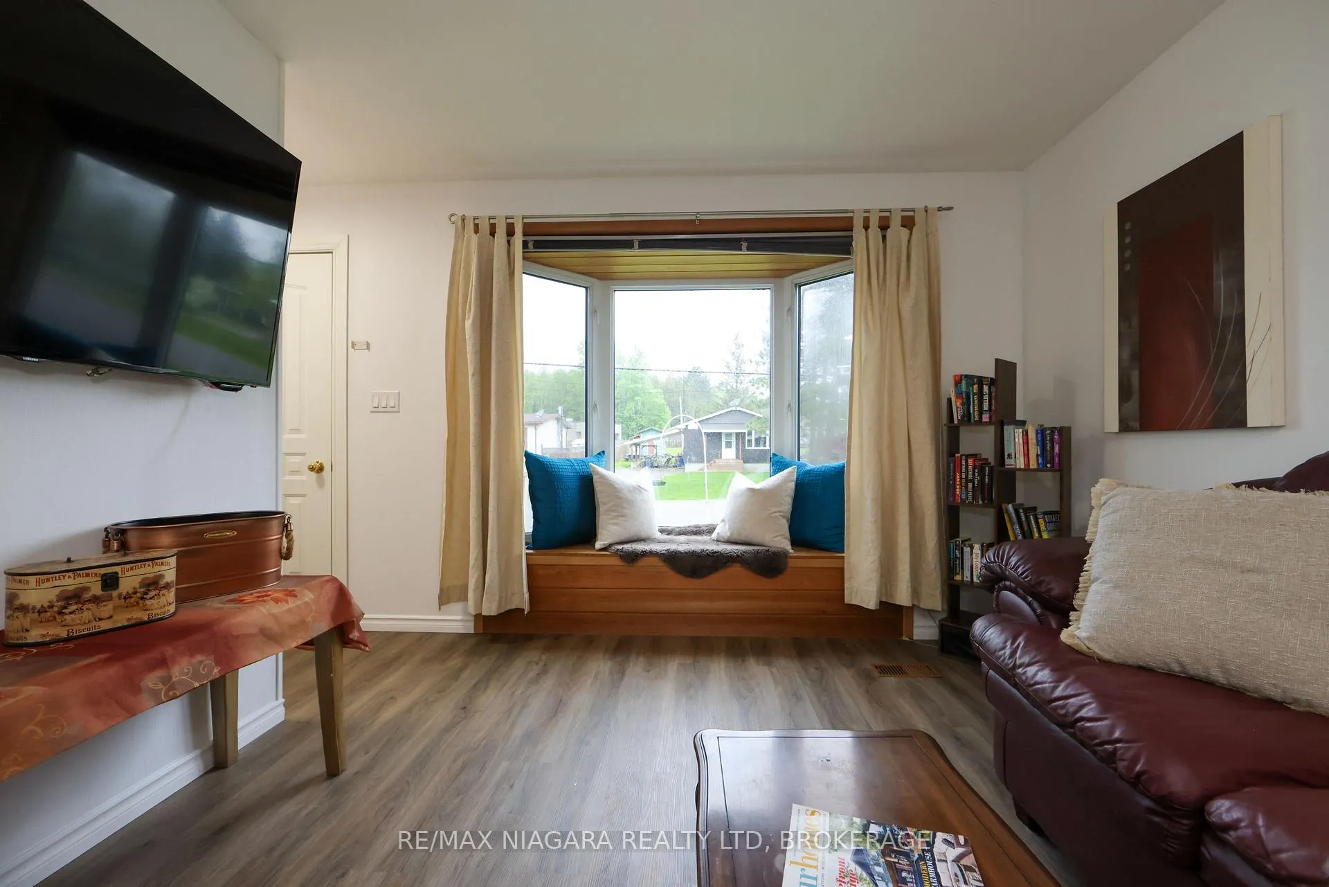 Photo 4 of 31 Spruce Drive, Temagami — HOMEH
