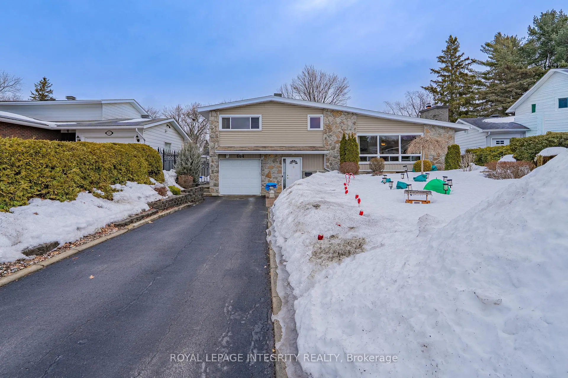 Photo 2 of 664 Glenhurst Crescent, Ottawa, Beacon Hill North — HOMEH