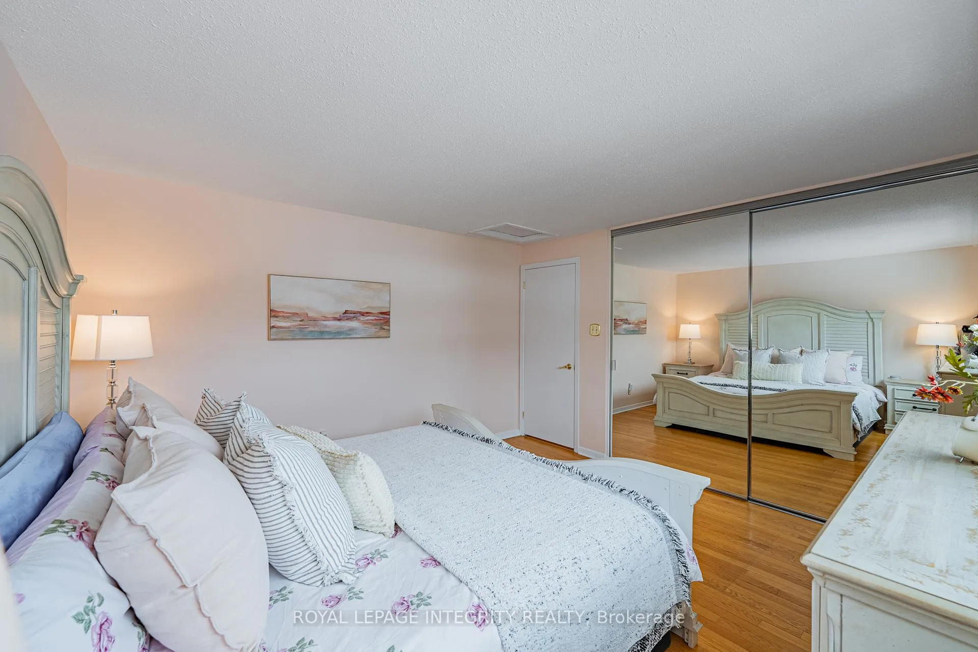 Photo 19 of 664 Glenhurst Crescent, Ottawa, Beacon Hill North — HOMEH
