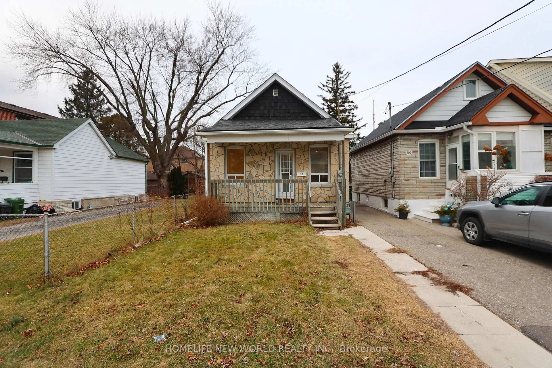 Photo 2 of 32 Pendeen Avenue, Toronto, Rockcliffe-Smythe — HOMEH