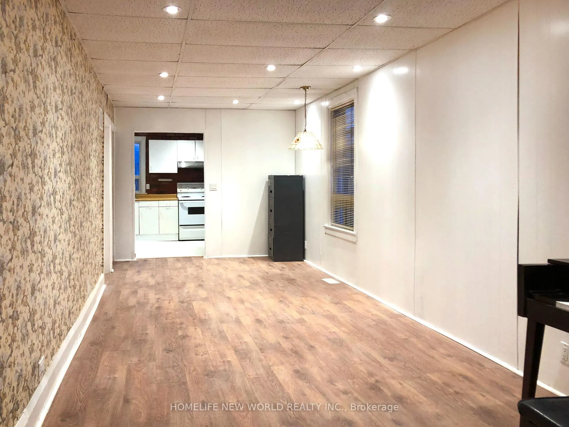 Photo 3 of 32 Pendeen Avenue, Toronto, Rockcliffe-Smythe — HOMEH