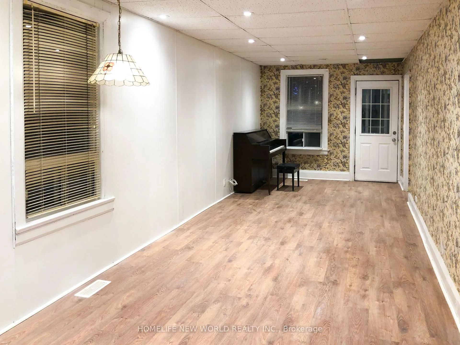 Photo 4 of 32 Pendeen Avenue, Toronto, Rockcliffe-Smythe — HOMEH