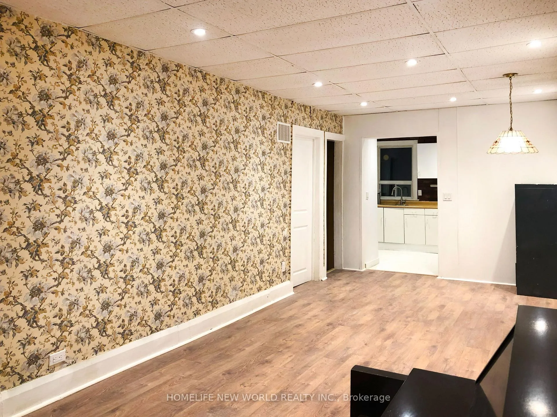 Photo 5 of 32 Pendeen Avenue, Toronto, Rockcliffe-Smythe — HOMEH