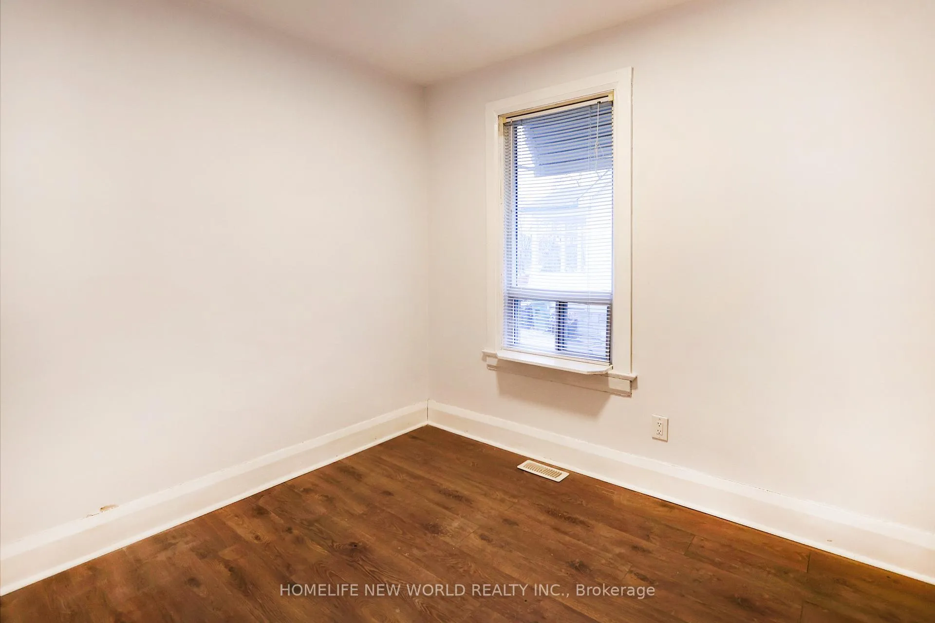 Photo 6 of 32 Pendeen Avenue, Toronto, Rockcliffe-Smythe — HOMEH