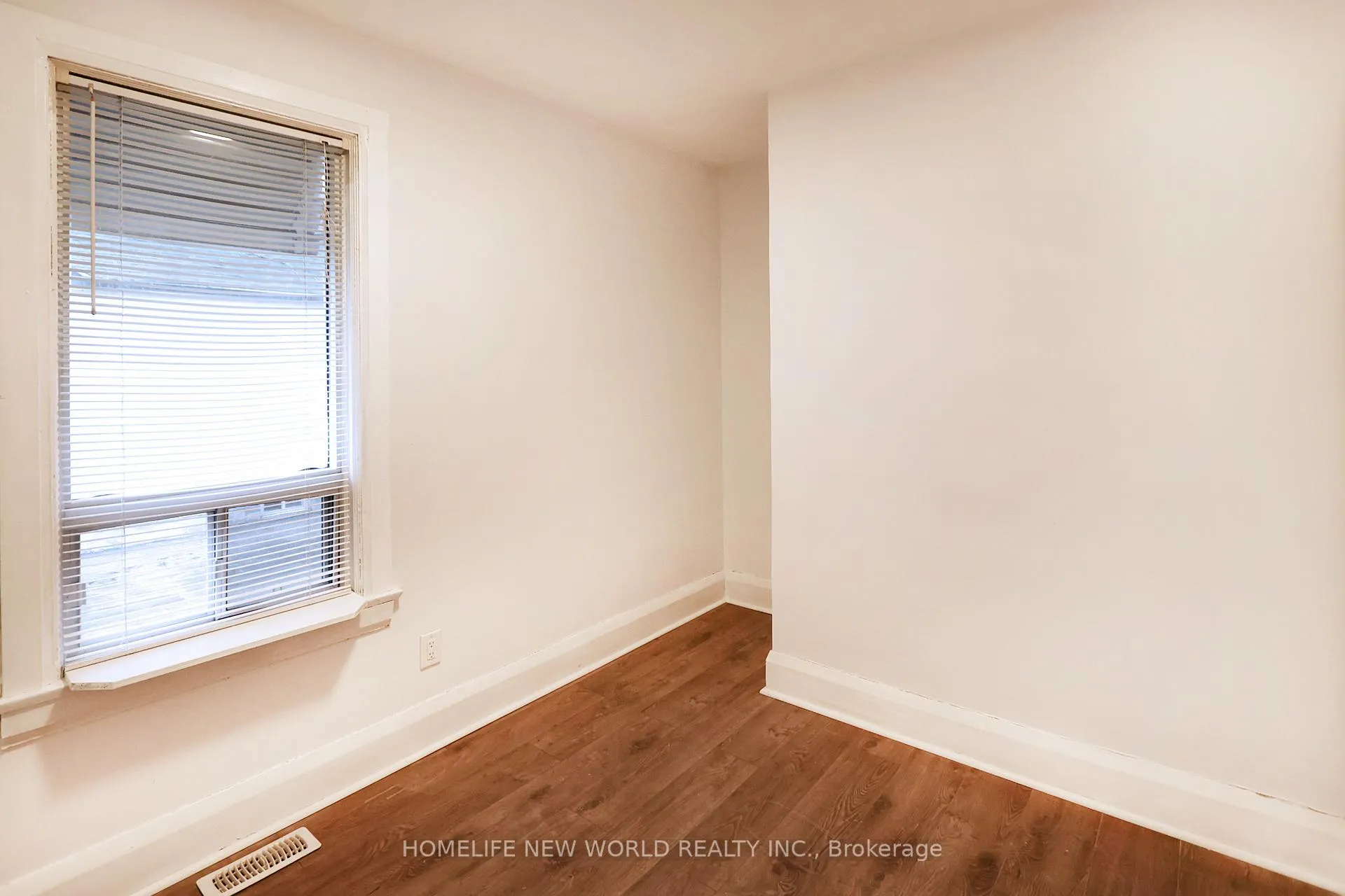 Photo 8 of 32 Pendeen Avenue, Toronto, Rockcliffe-Smythe — HOMEH