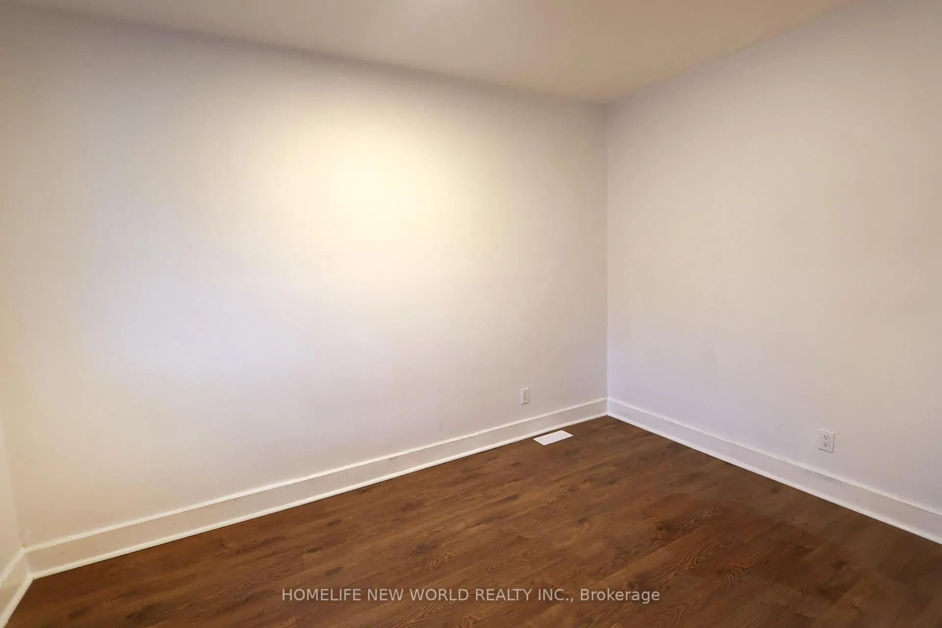 Photo 9 of 32 Pendeen Avenue, Toronto, Rockcliffe-Smythe — HOMEH