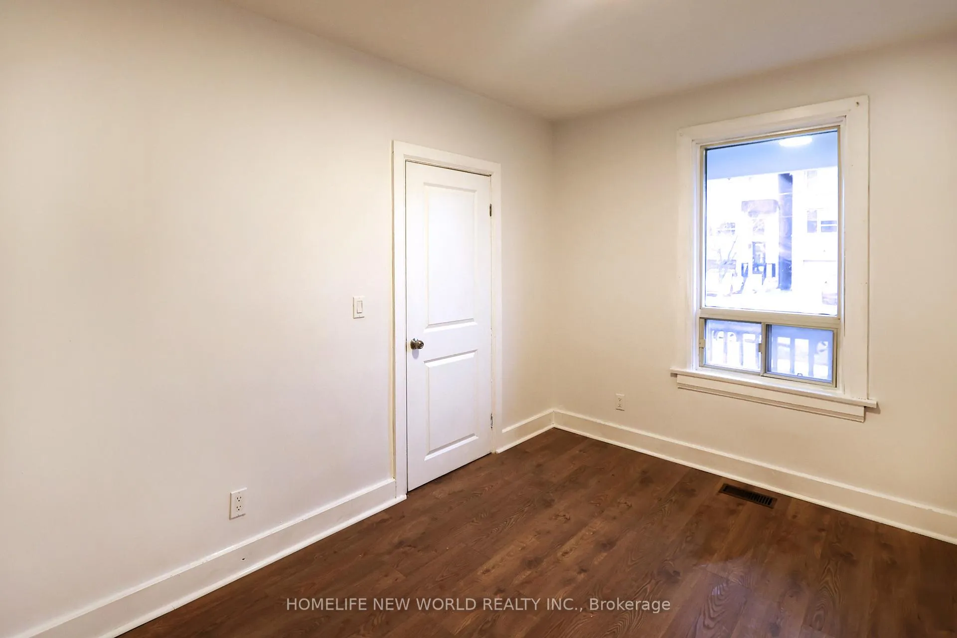 Photo 10 of 32 Pendeen Avenue, Toronto, Rockcliffe-Smythe — HOMEH
