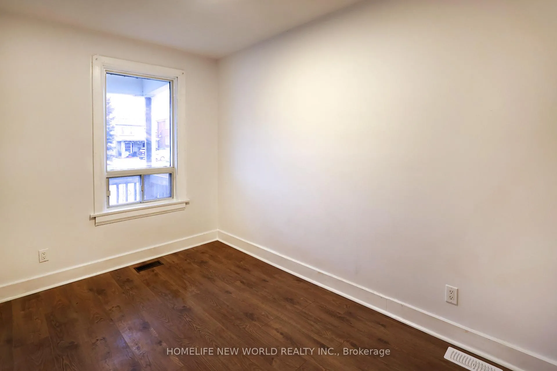 Photo 12 of 32 Pendeen Avenue, Toronto, Rockcliffe-Smythe — HOMEH