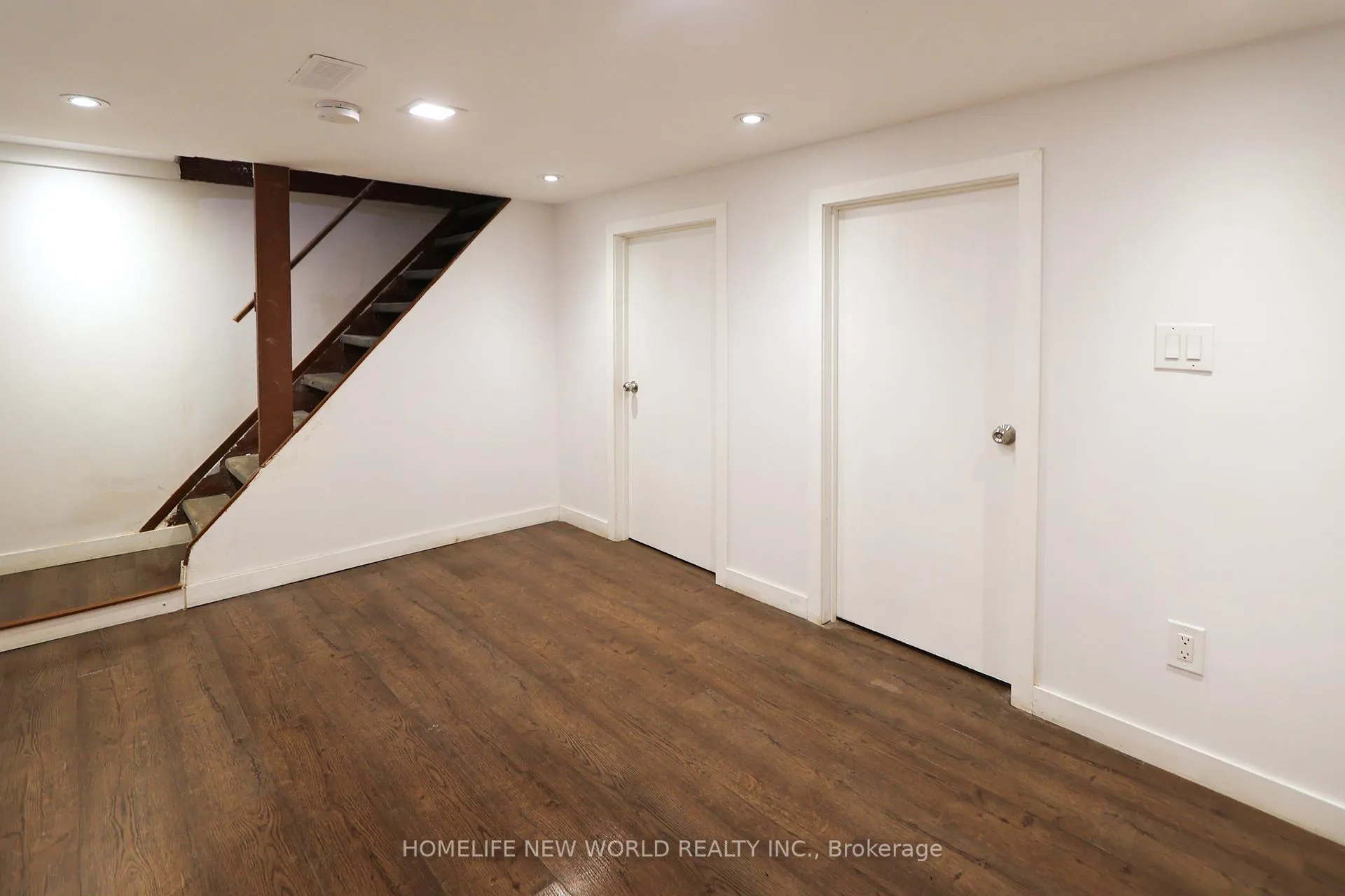 Photo 23 of 32 Pendeen Avenue, Toronto, Rockcliffe-Smythe — HOMEH