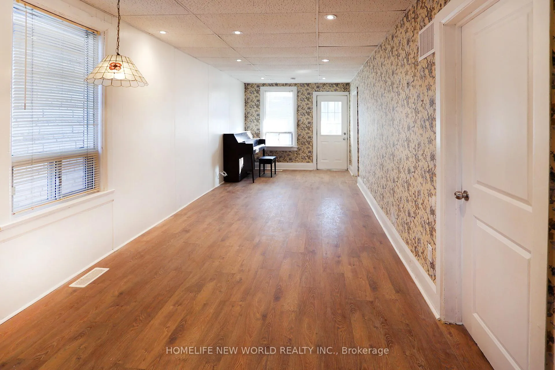 Photo 39 of 32 Pendeen Avenue, Toronto, Rockcliffe-Smythe — HOMEH