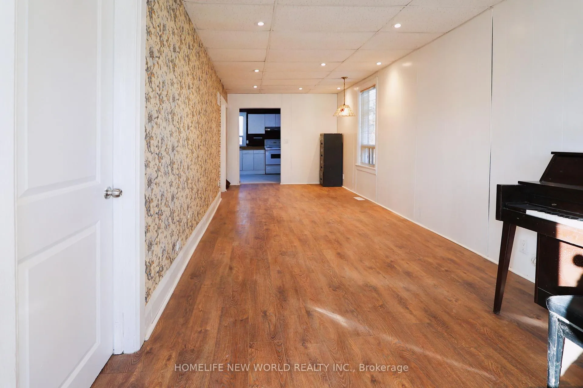 Photo 41 of 32 Pendeen Avenue, Toronto, Rockcliffe-Smythe — HOMEH