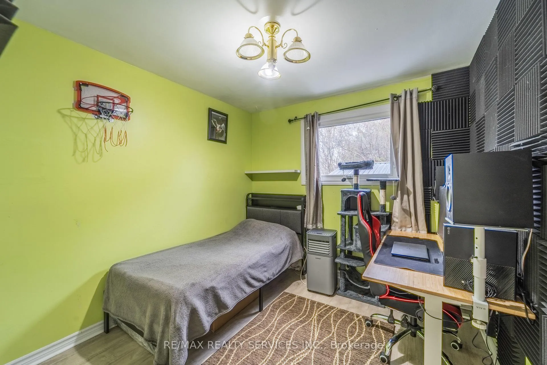 Photo 14 of 23 Dawson Road, Orangeville — HOMEH