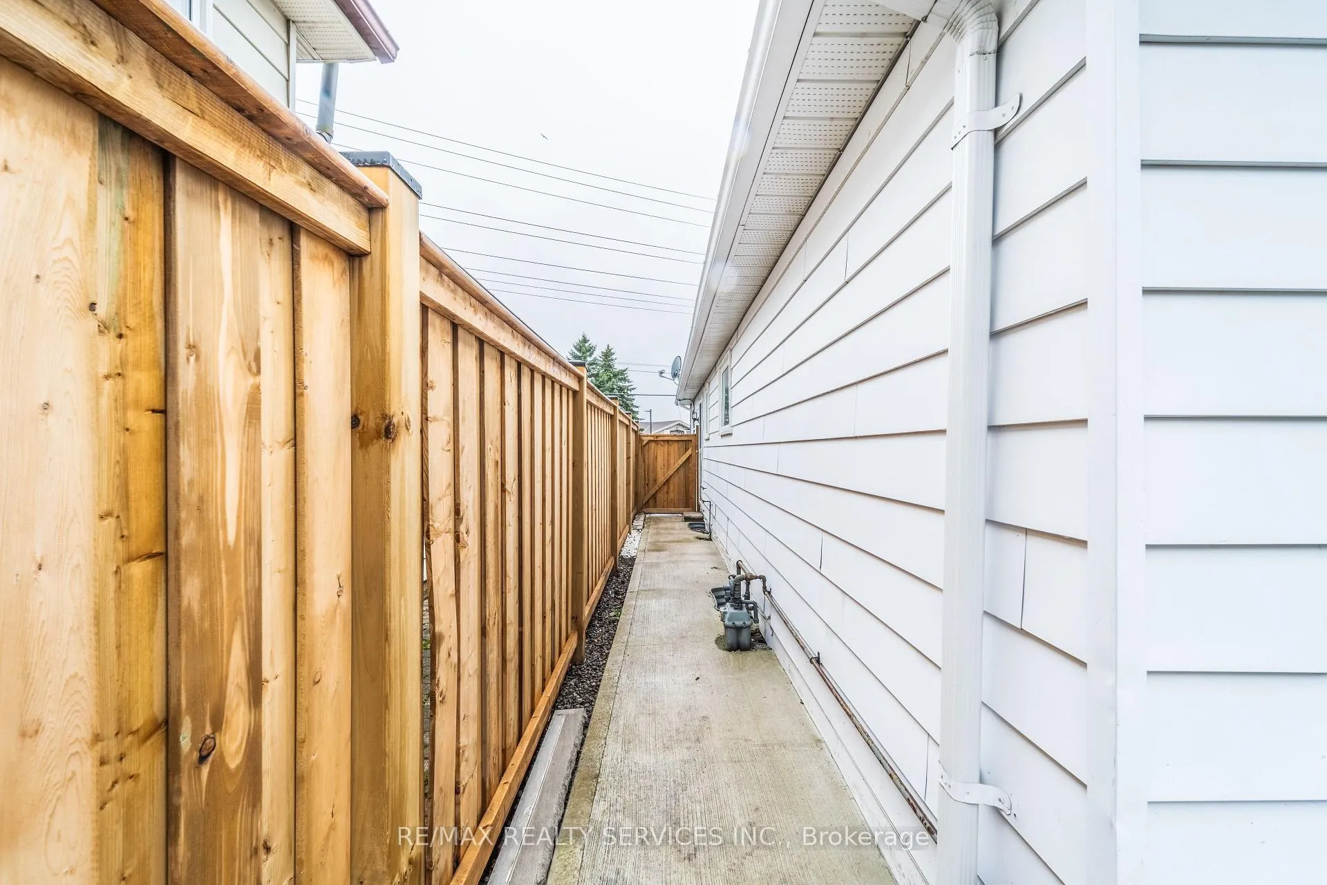 Photo 19 of 23 Dawson Road, Orangeville — HOMEH