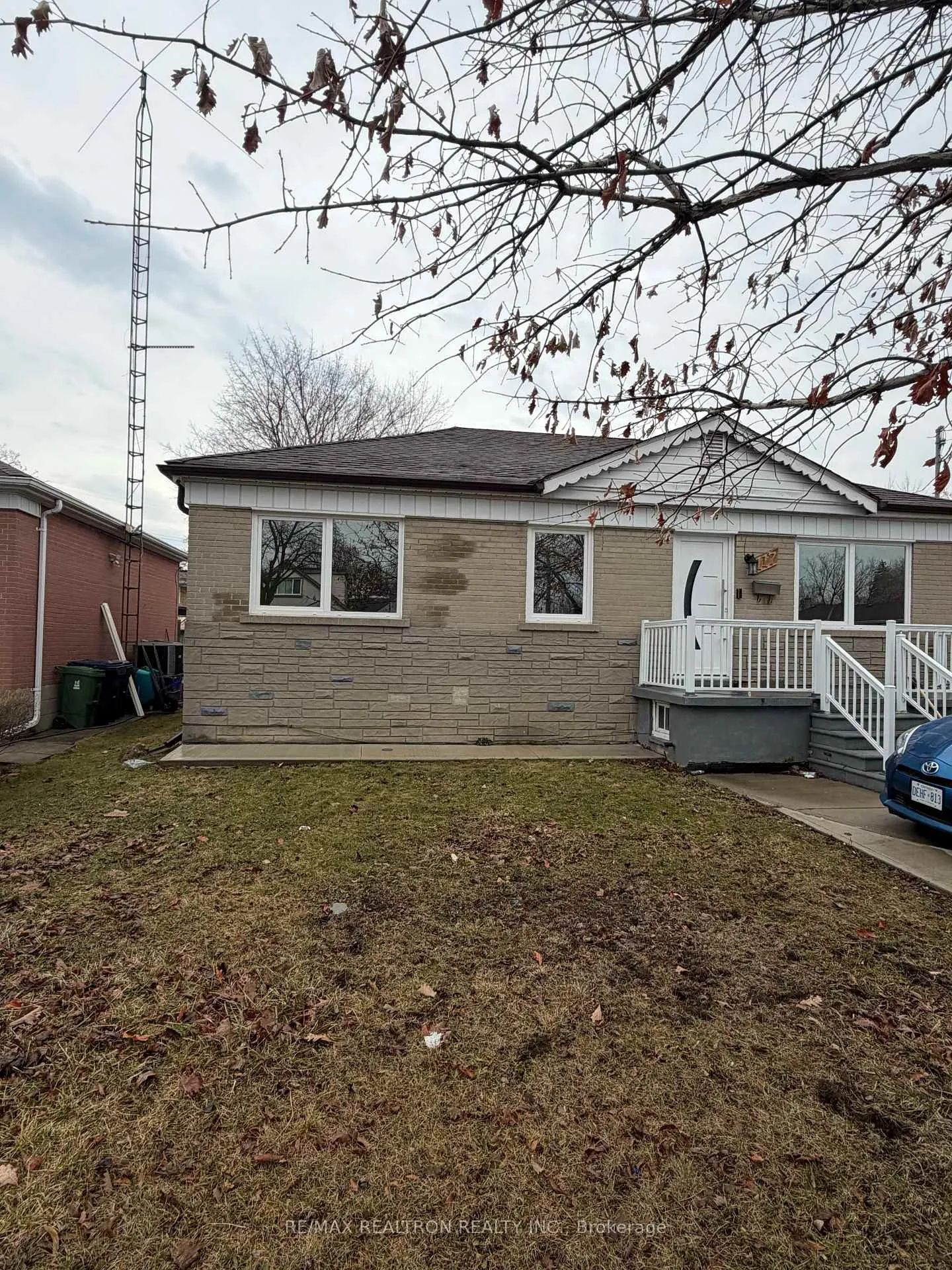 Photo 2 of 117 Redwater Drive, Etobicoke, Rexdale-Kipling — HOMEH