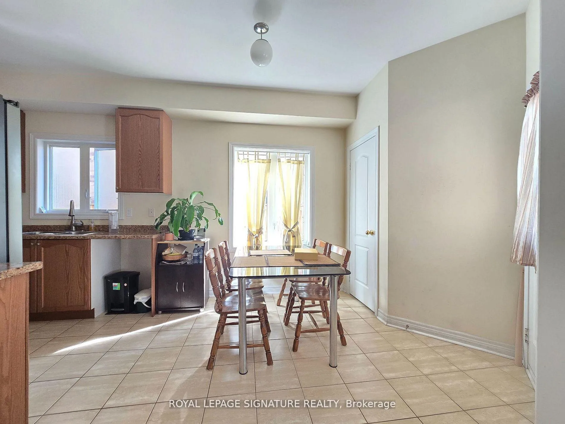 Photo 3 of 2480 Earl Grey Avenue, Pickering, Duffin Heights — HOMEH